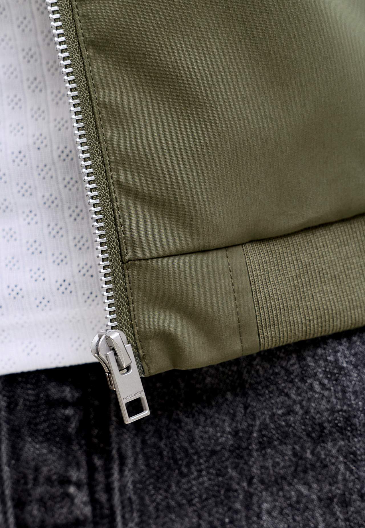 Bomberjakke med mat overflade