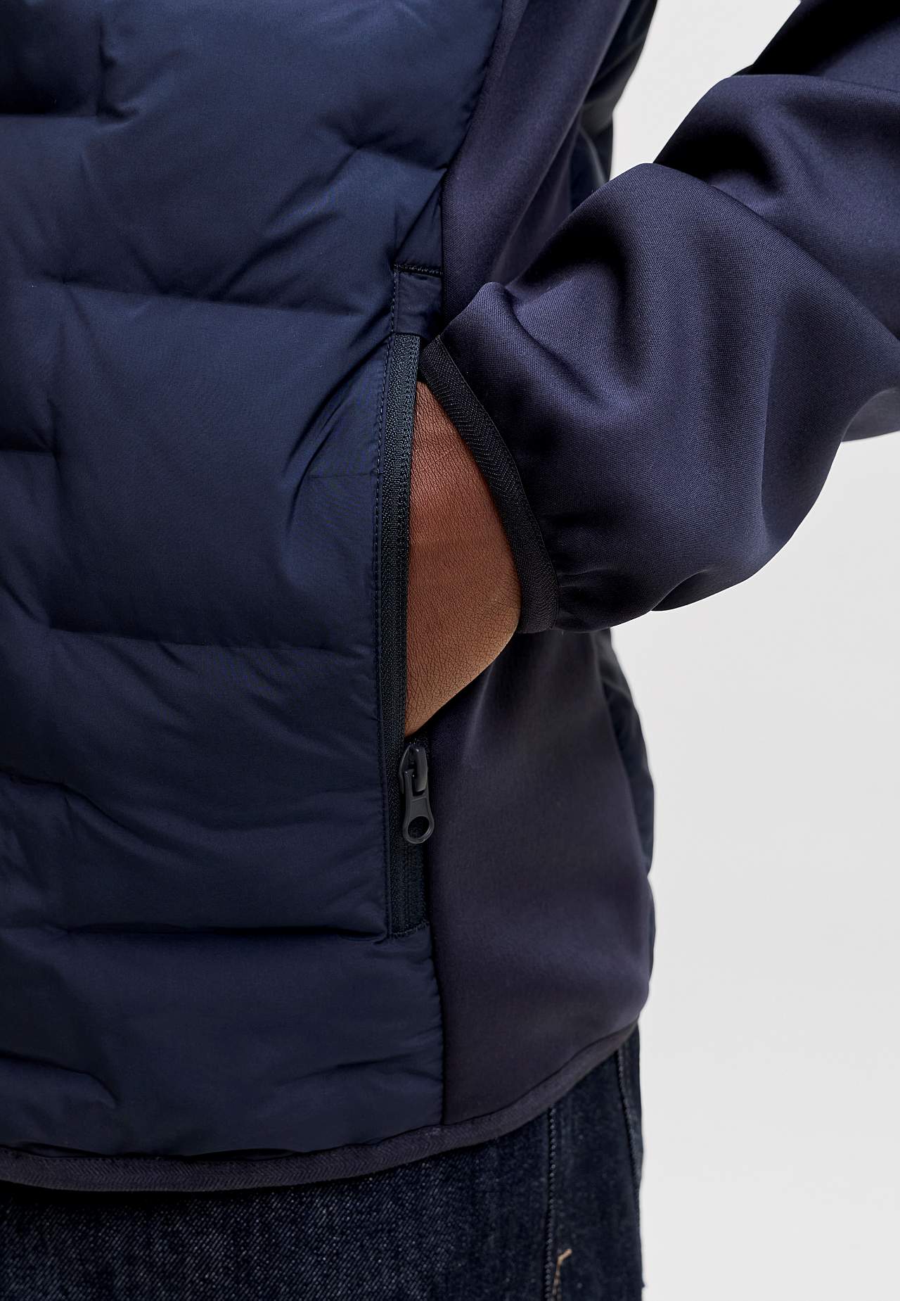 Hybridjakke med hætte