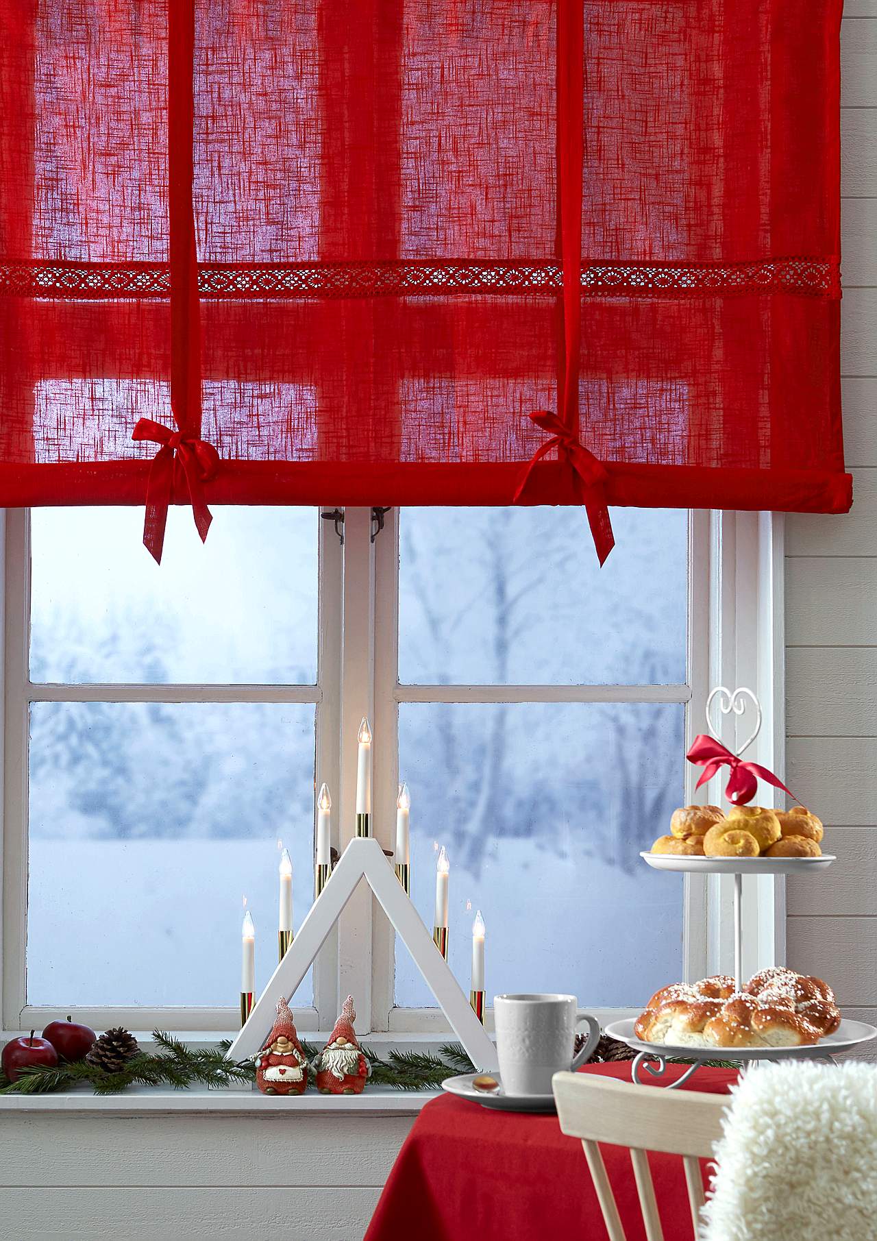 Liftgardin med blonde Monica