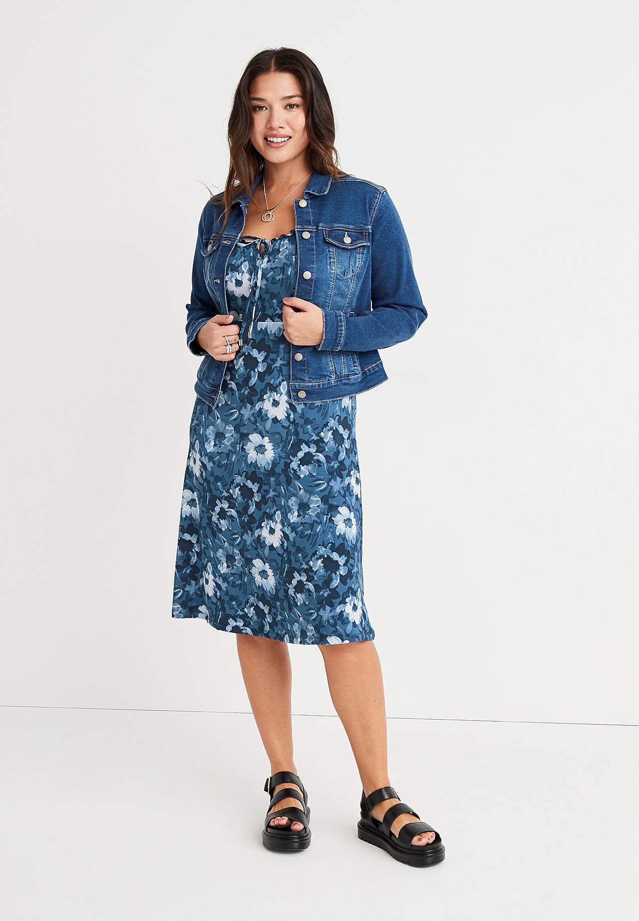 Mønstret off-shoulder-kjole