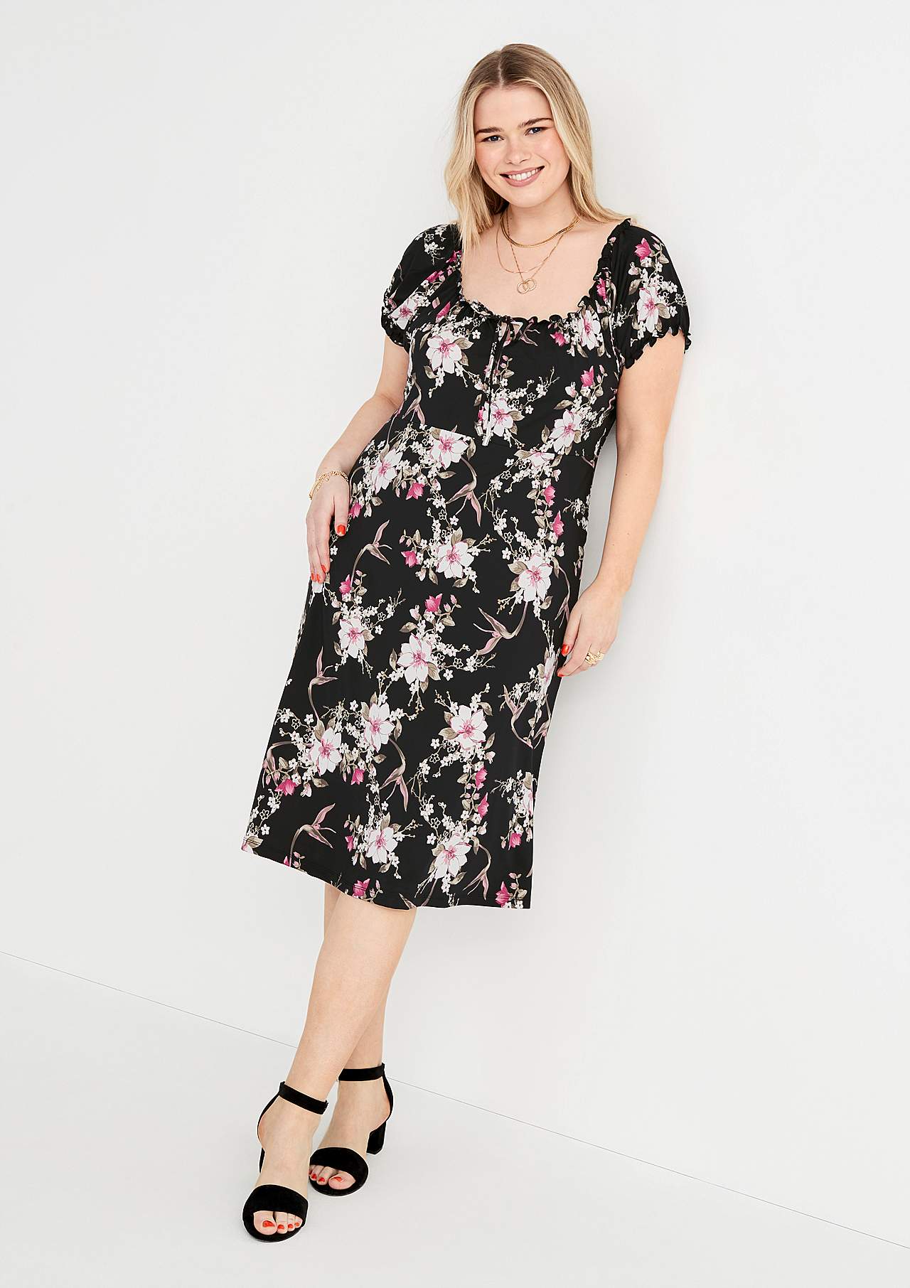Mønstret off-shoulder-kjole