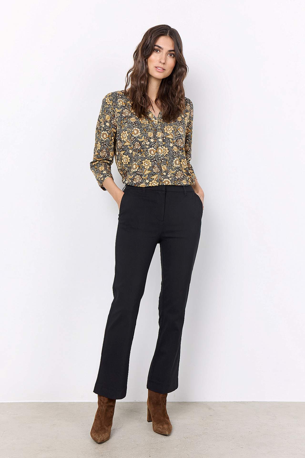 Ankelbukser i bengalin med en bootcut