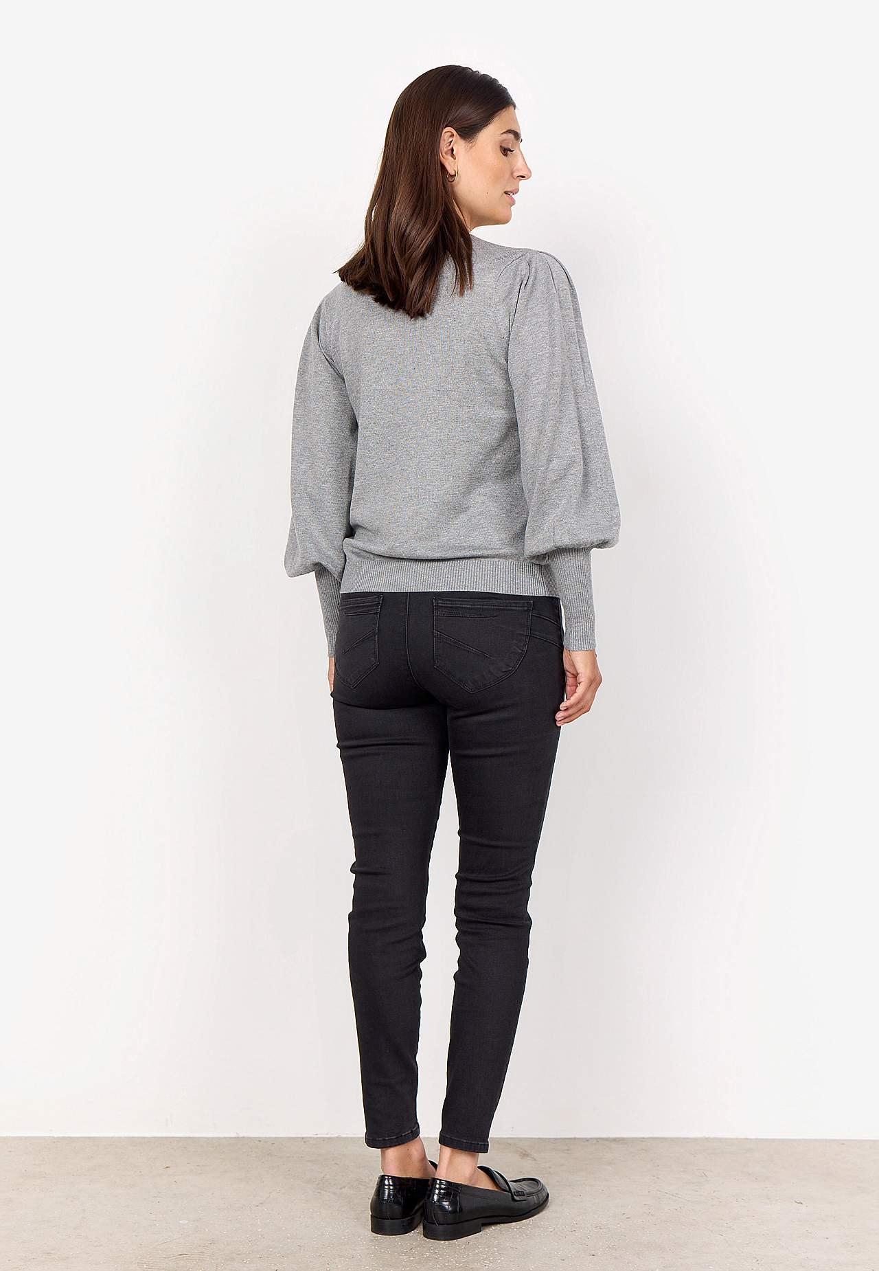 Fintstrikket trøje med lav rullekrave