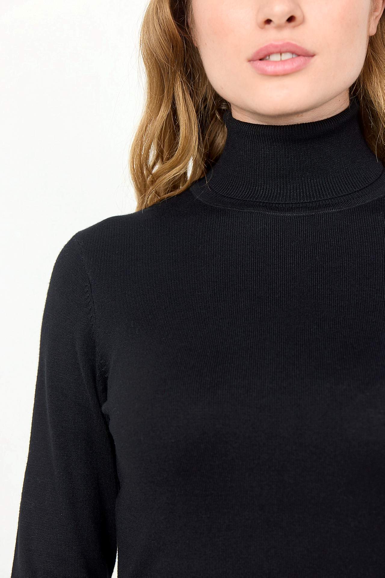 Fintstrikket trøje med høj turtleneck