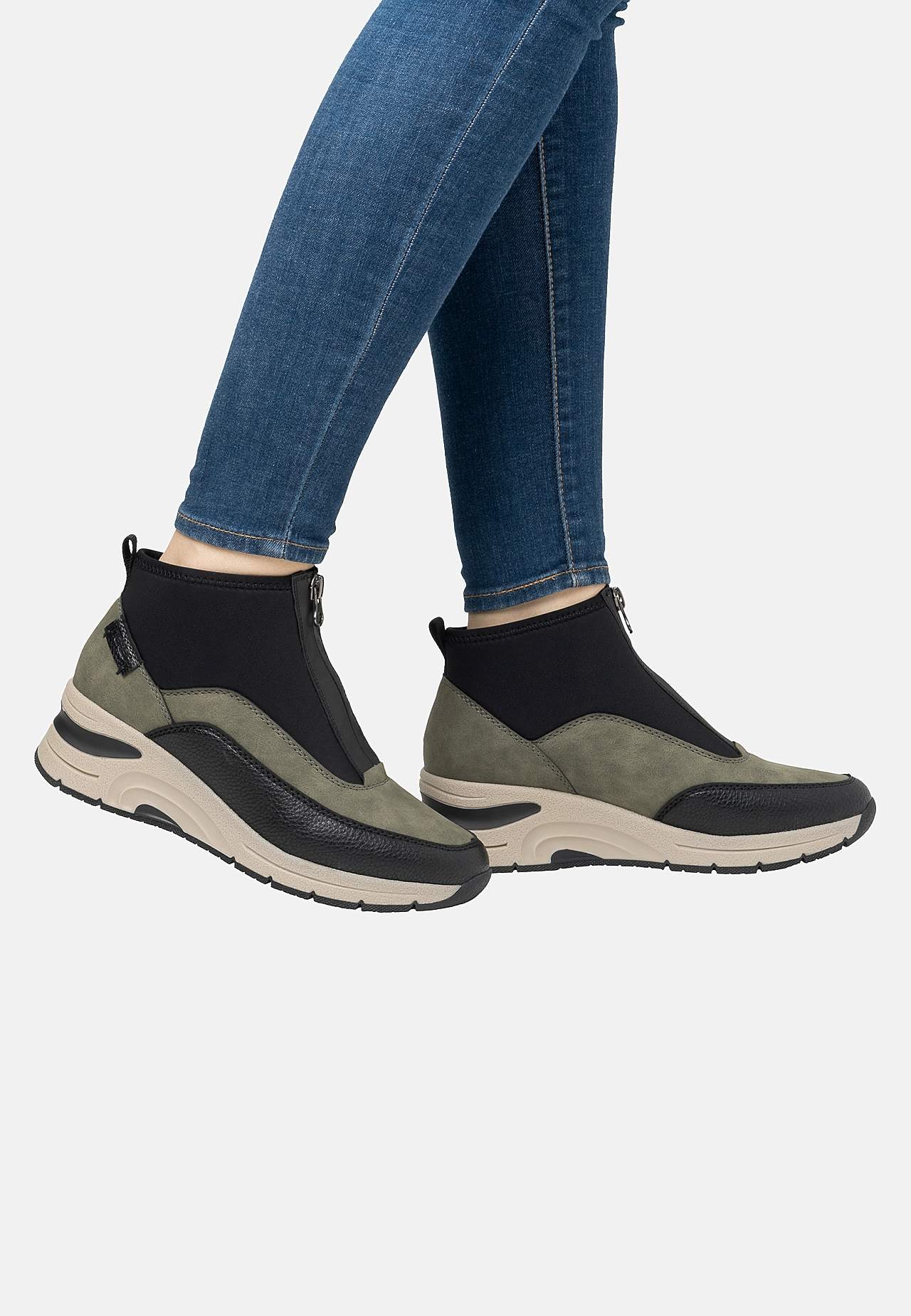 Sneakerstøvle med wedgehæl