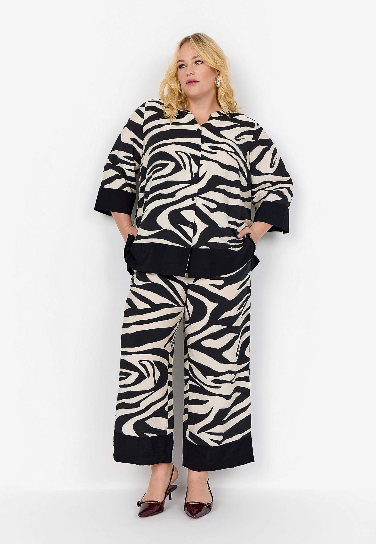 Bluse med zebramønster