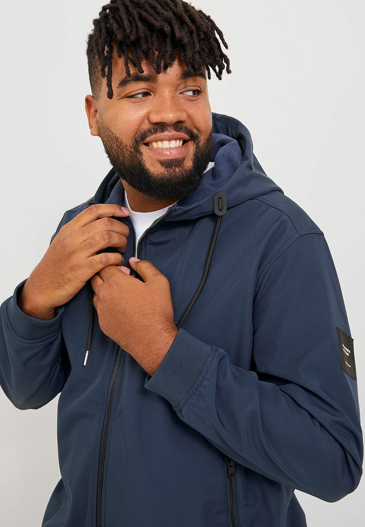 Vandafvisende softshelljakke med hætte