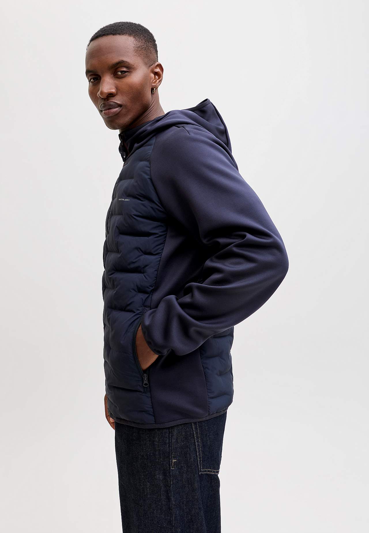 Hybridjakke med hætte