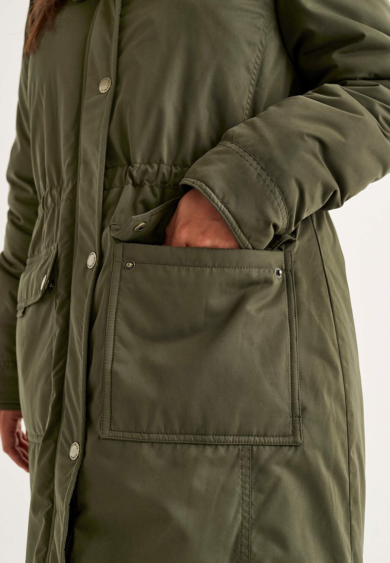Parka med pileforet hætte