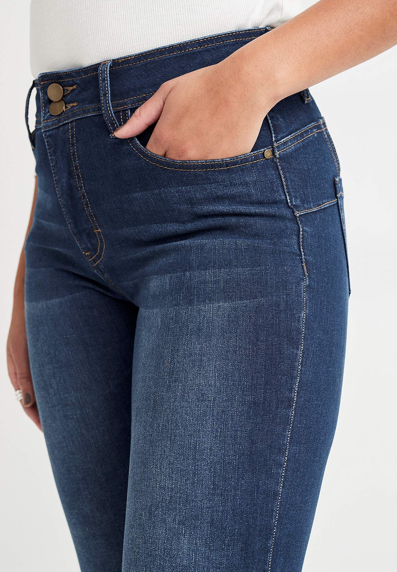 Shaping-jeans med bootcut og superstræk