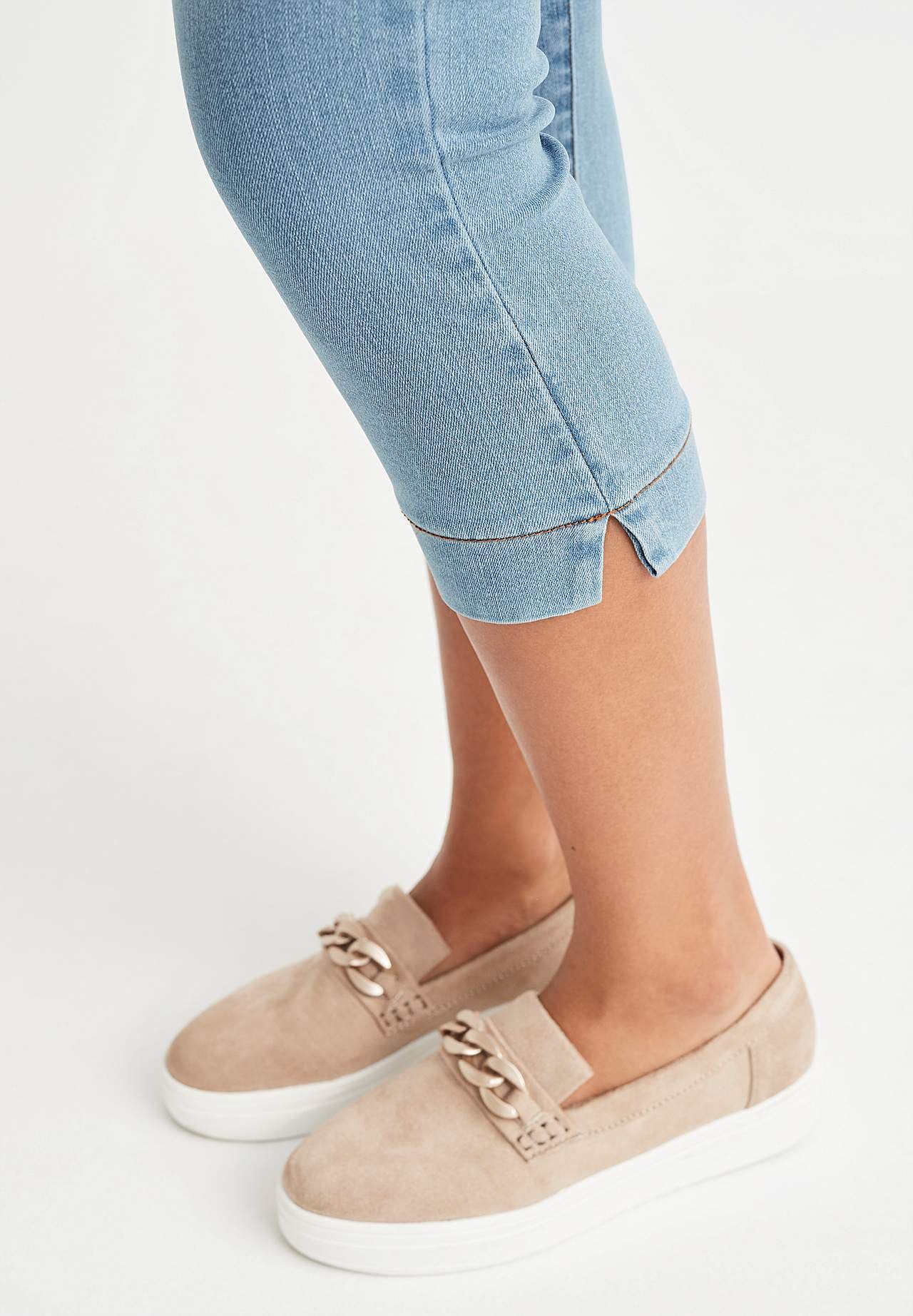 Elastiske crop jeans med shaping-effekt