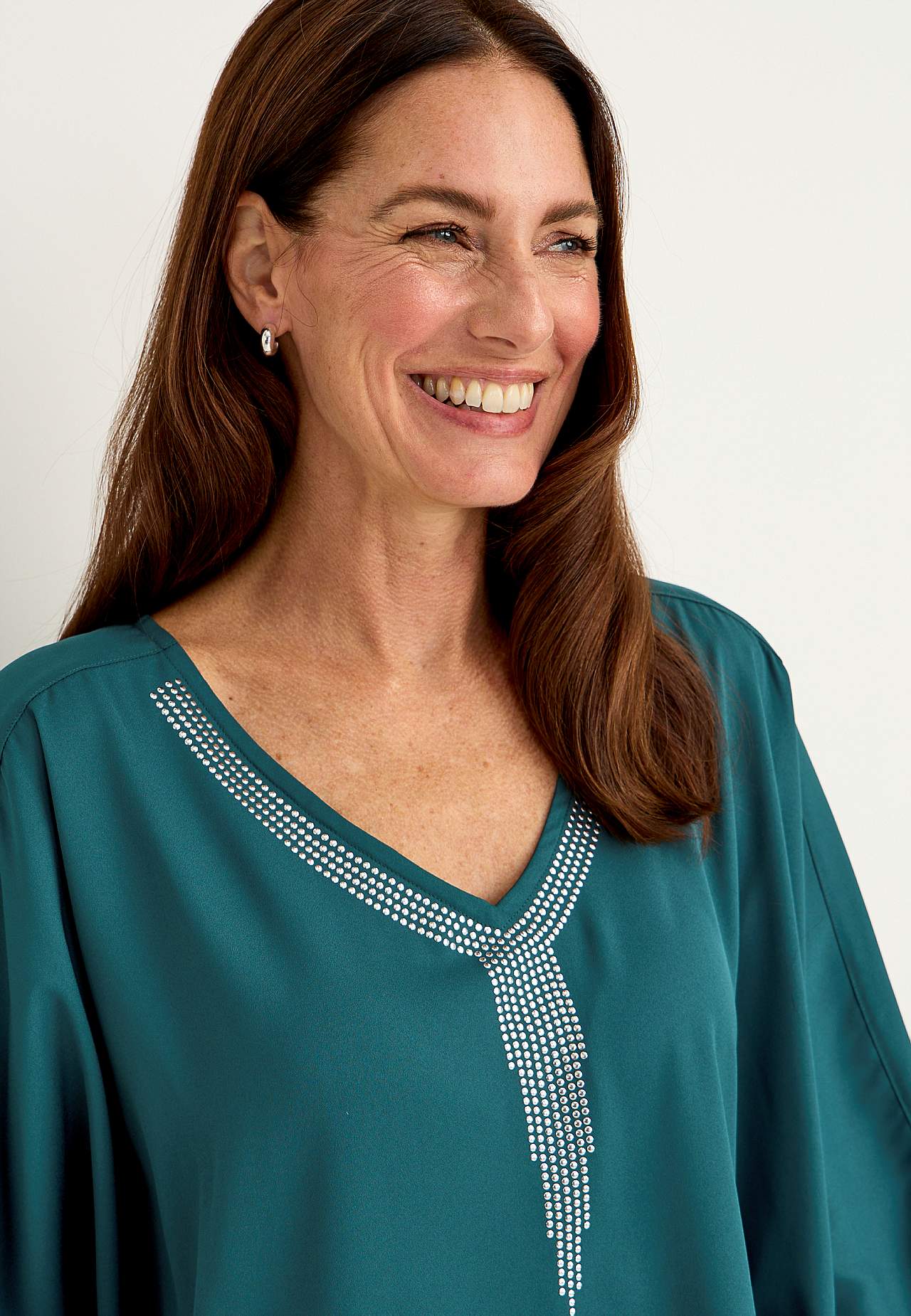 Festbluse med nittedetaljer