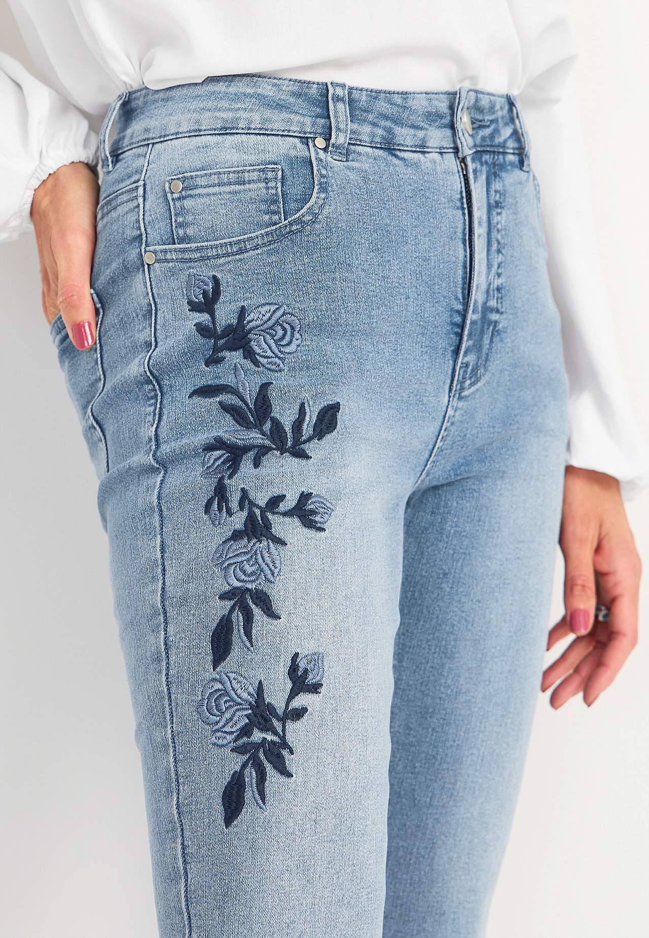 Ankeljeans med broderi