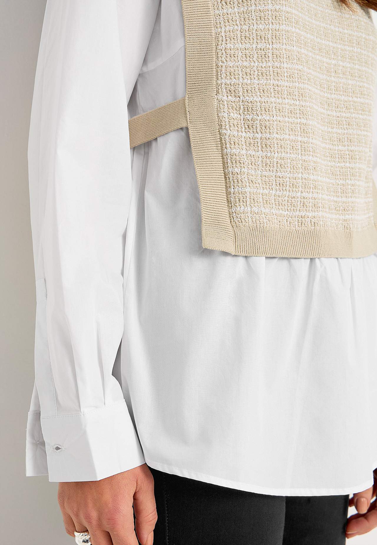 Skjorte med syet pullover