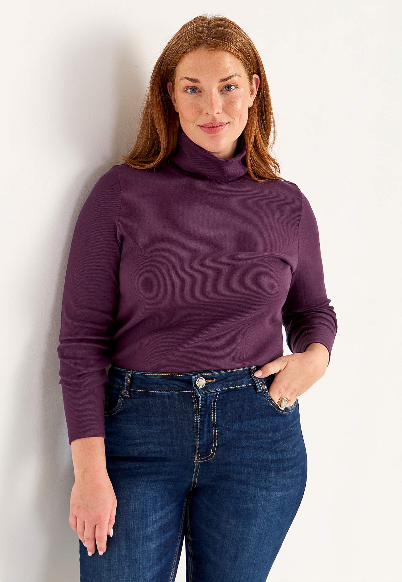 Ribbet turtleneck trøje i økologisk bomuld
