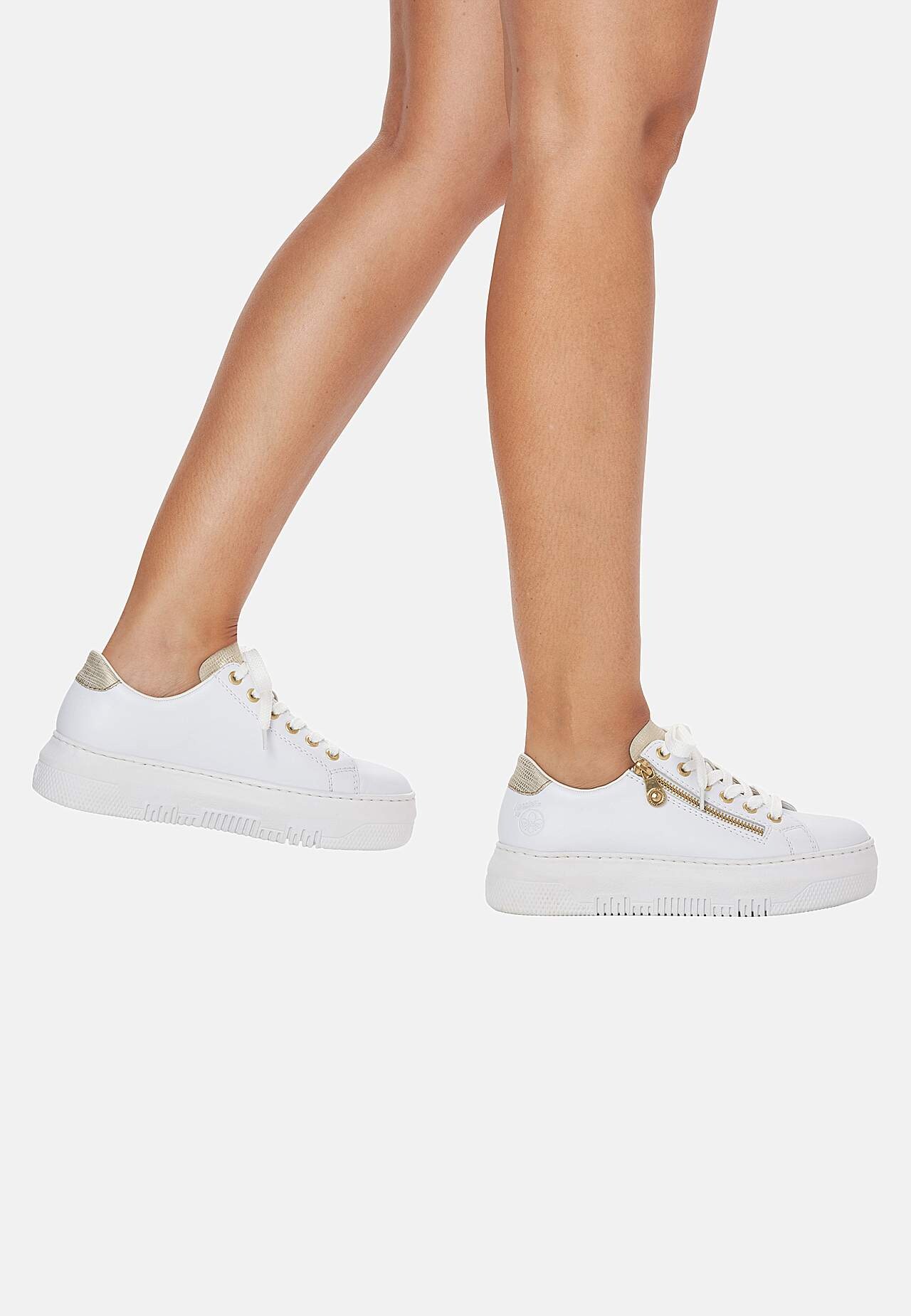 Sneakers med gyldne detaljer