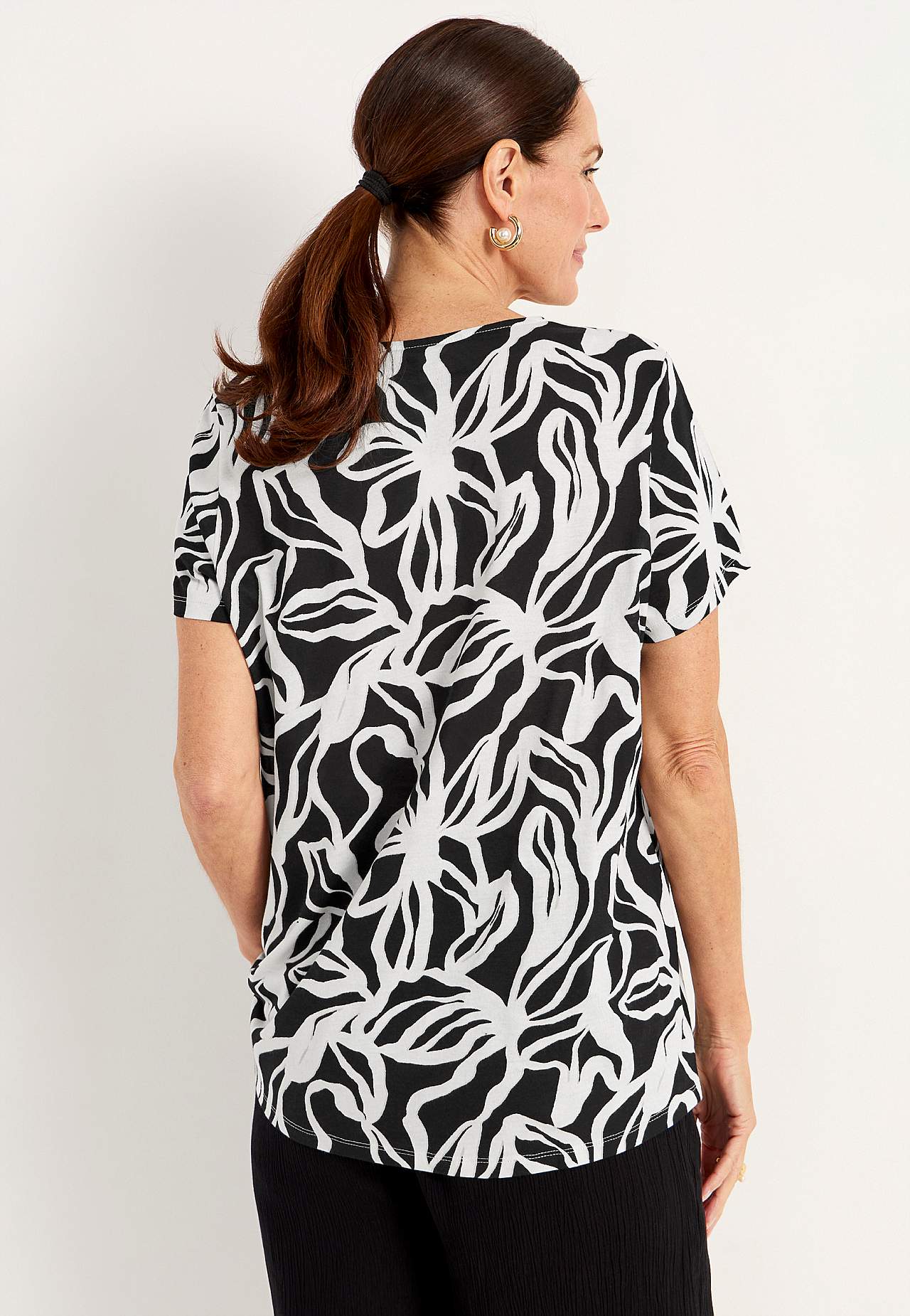 Blød jerseytop med v-udskæring