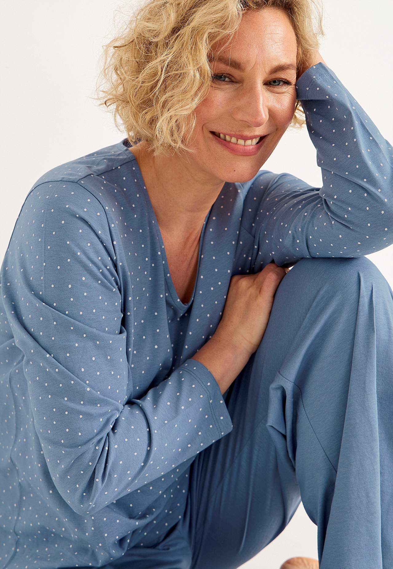 To-delt pyjamas med prikker