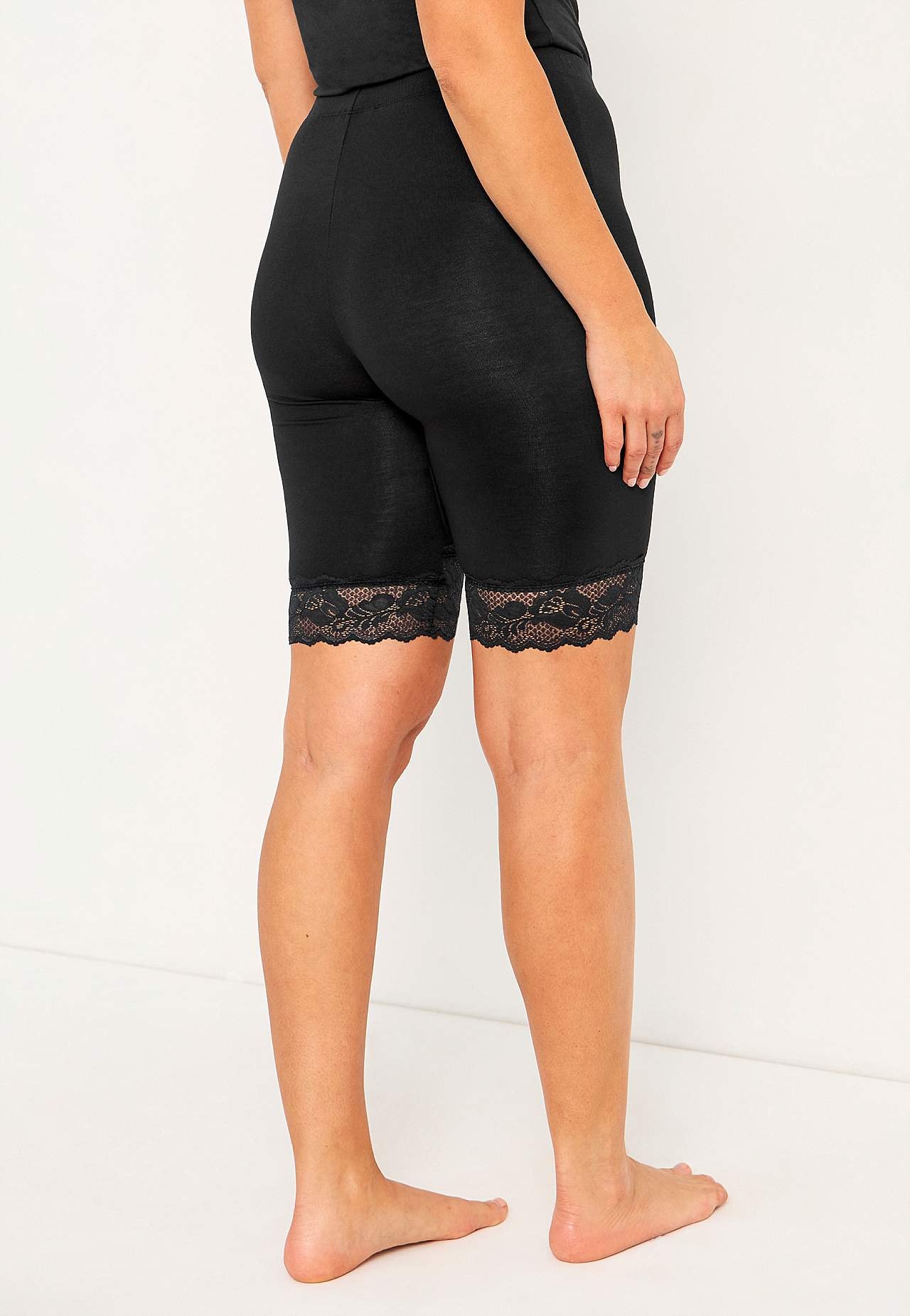 Cykelshorts med blonde Josefin