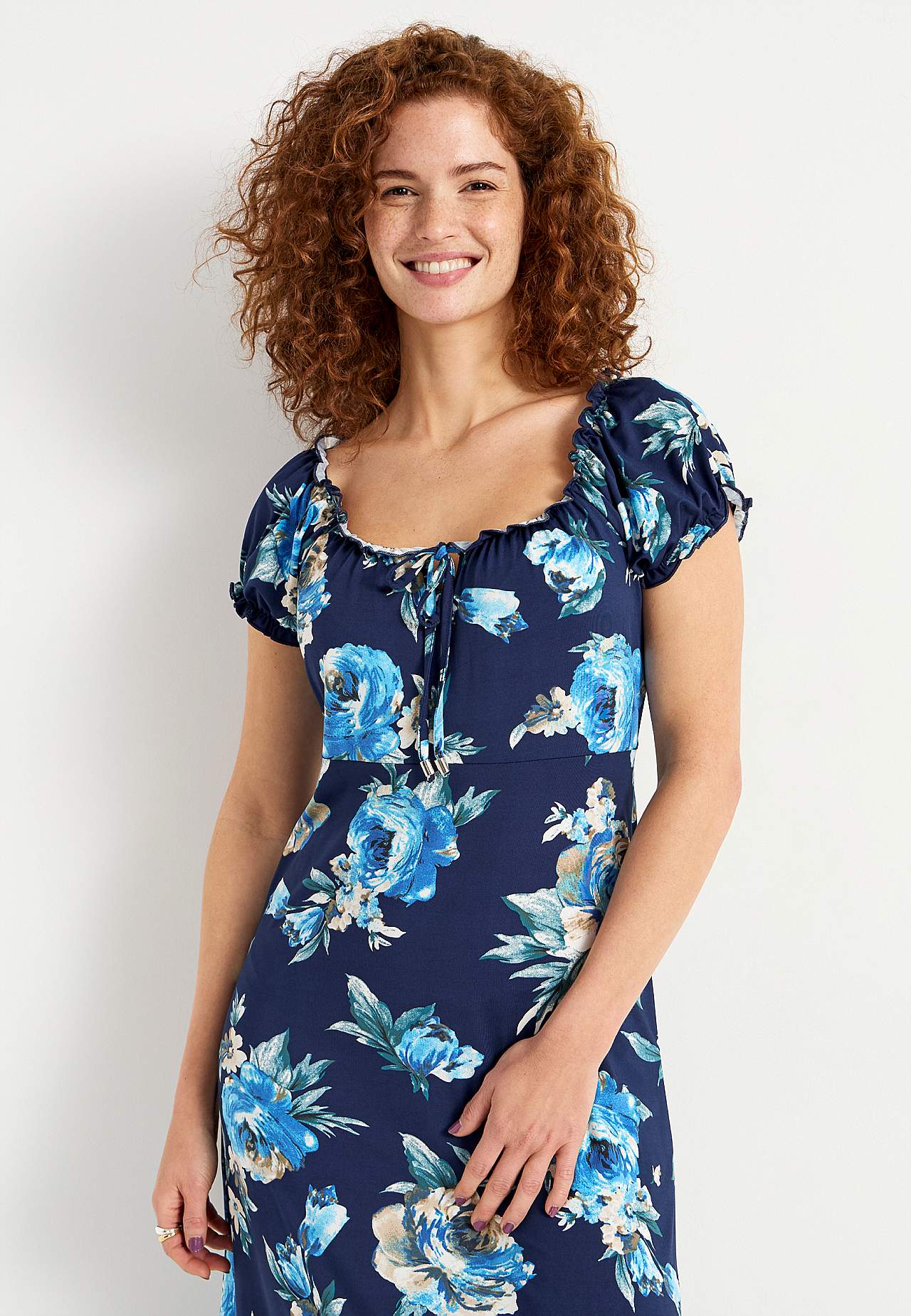 Lang, mønstret off-shoulder-kjole