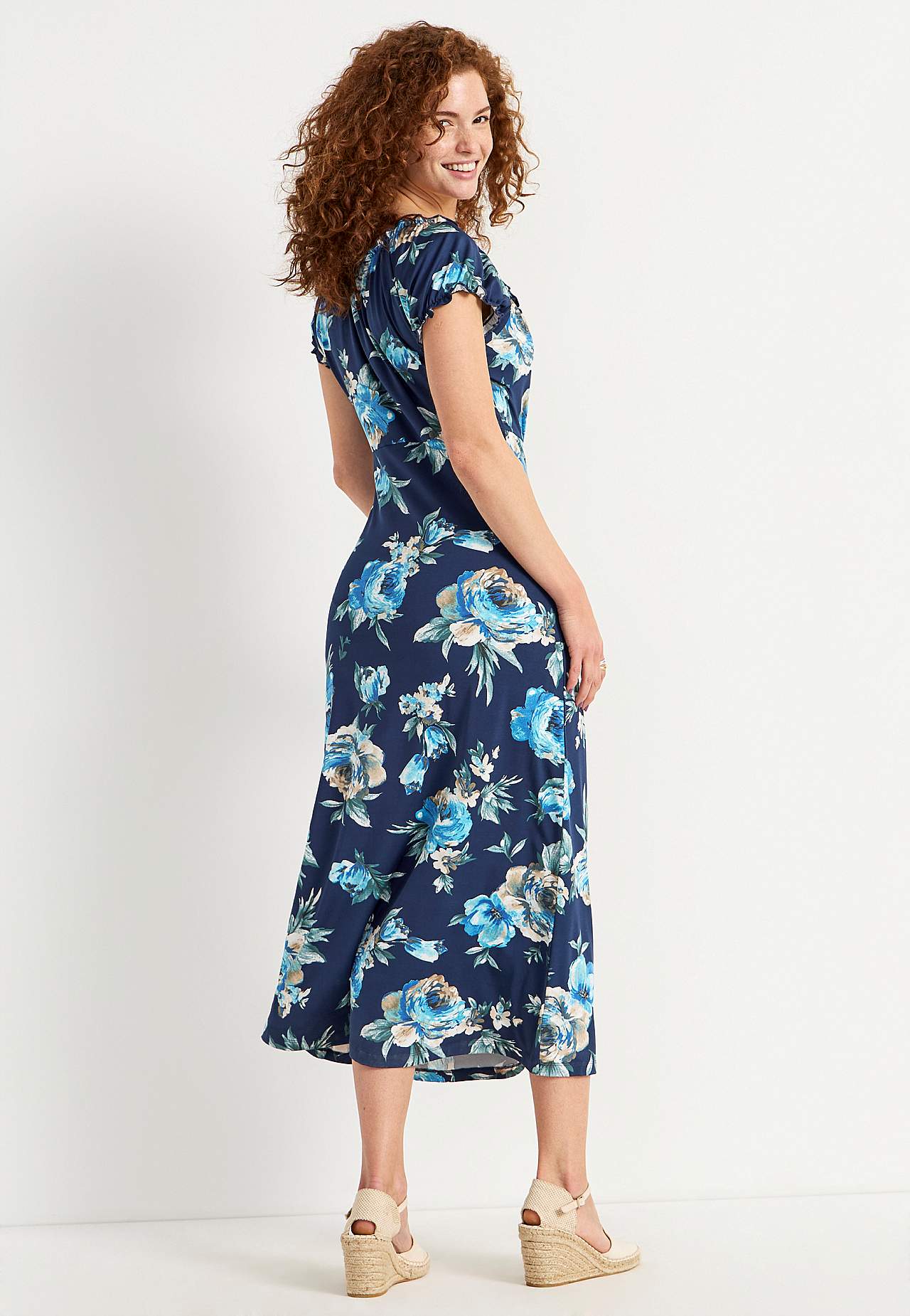 Lang, mønstret off-shoulder-kjole