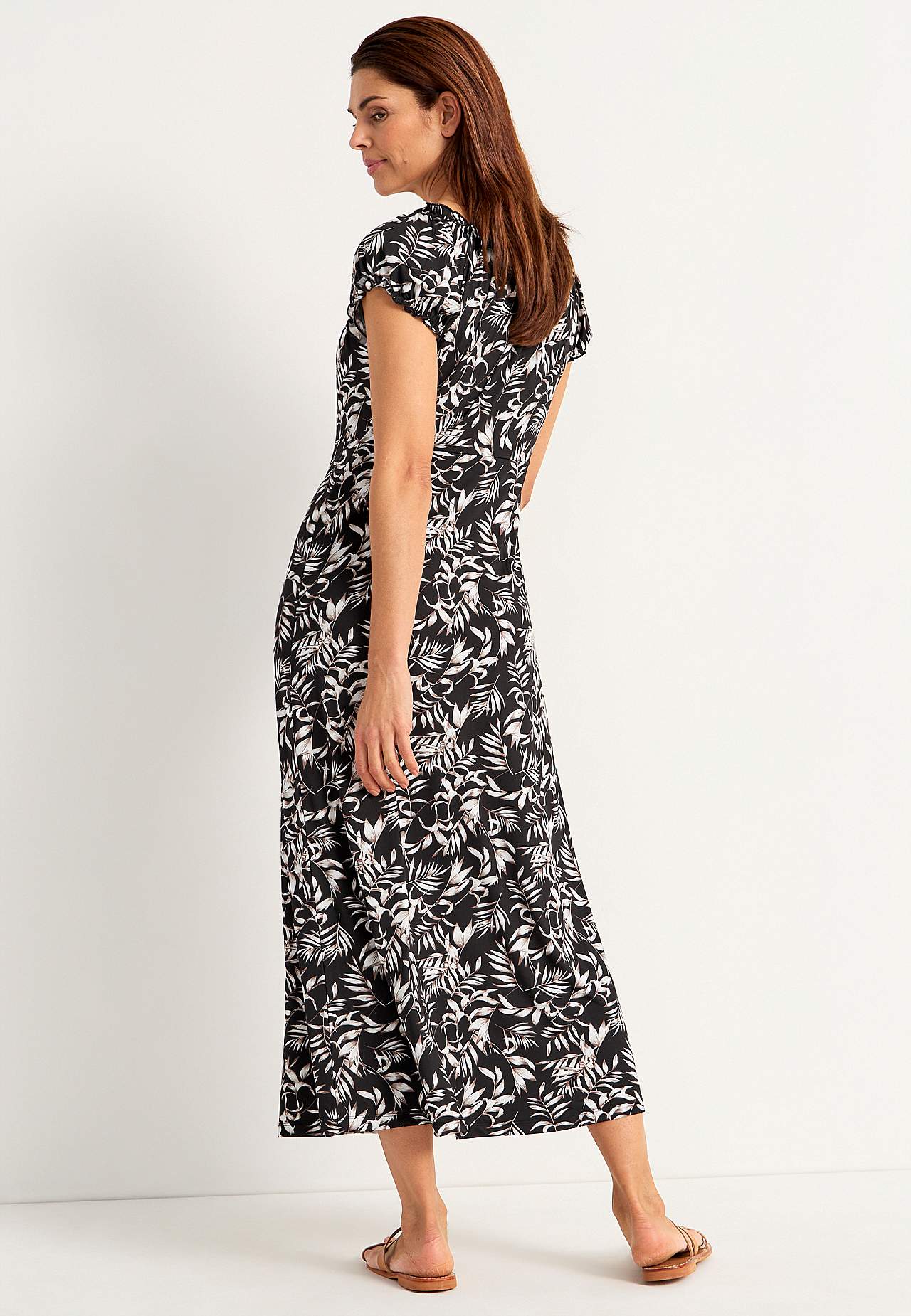 Lang, mønstret off-shoulder-kjole