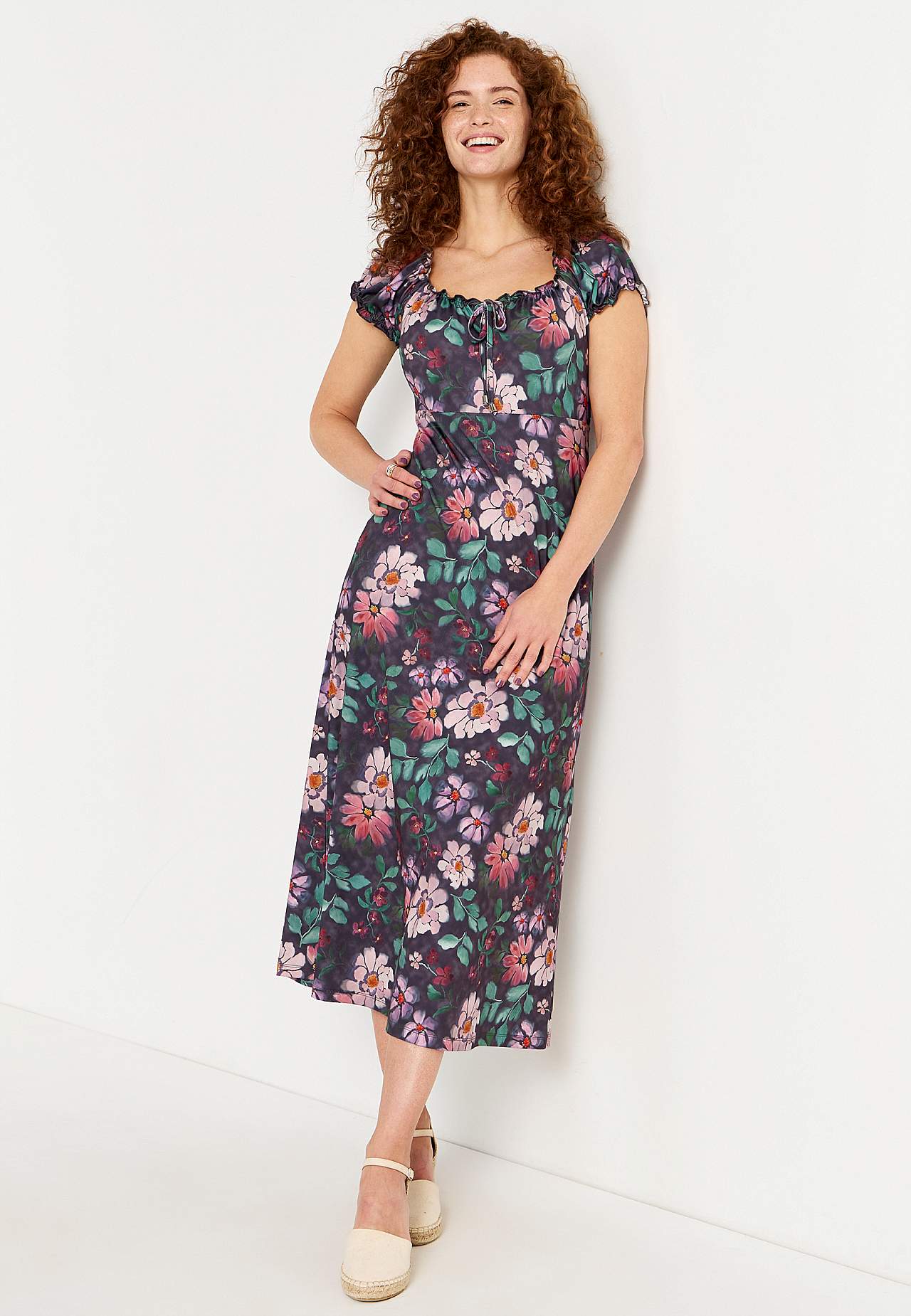 Lang, mønstret off-shoulder-kjole
