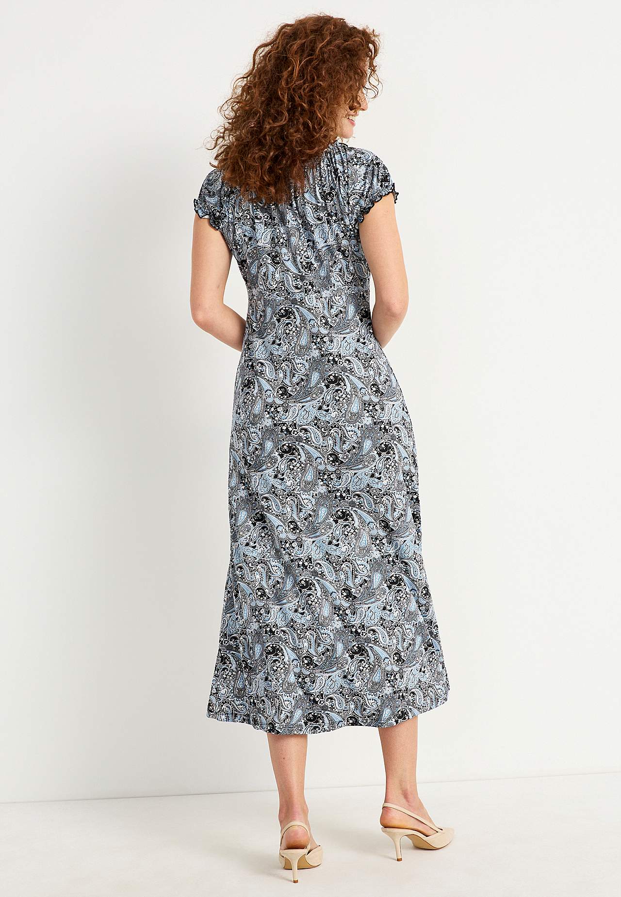 Lang, mønstret off-shoulder-kjole