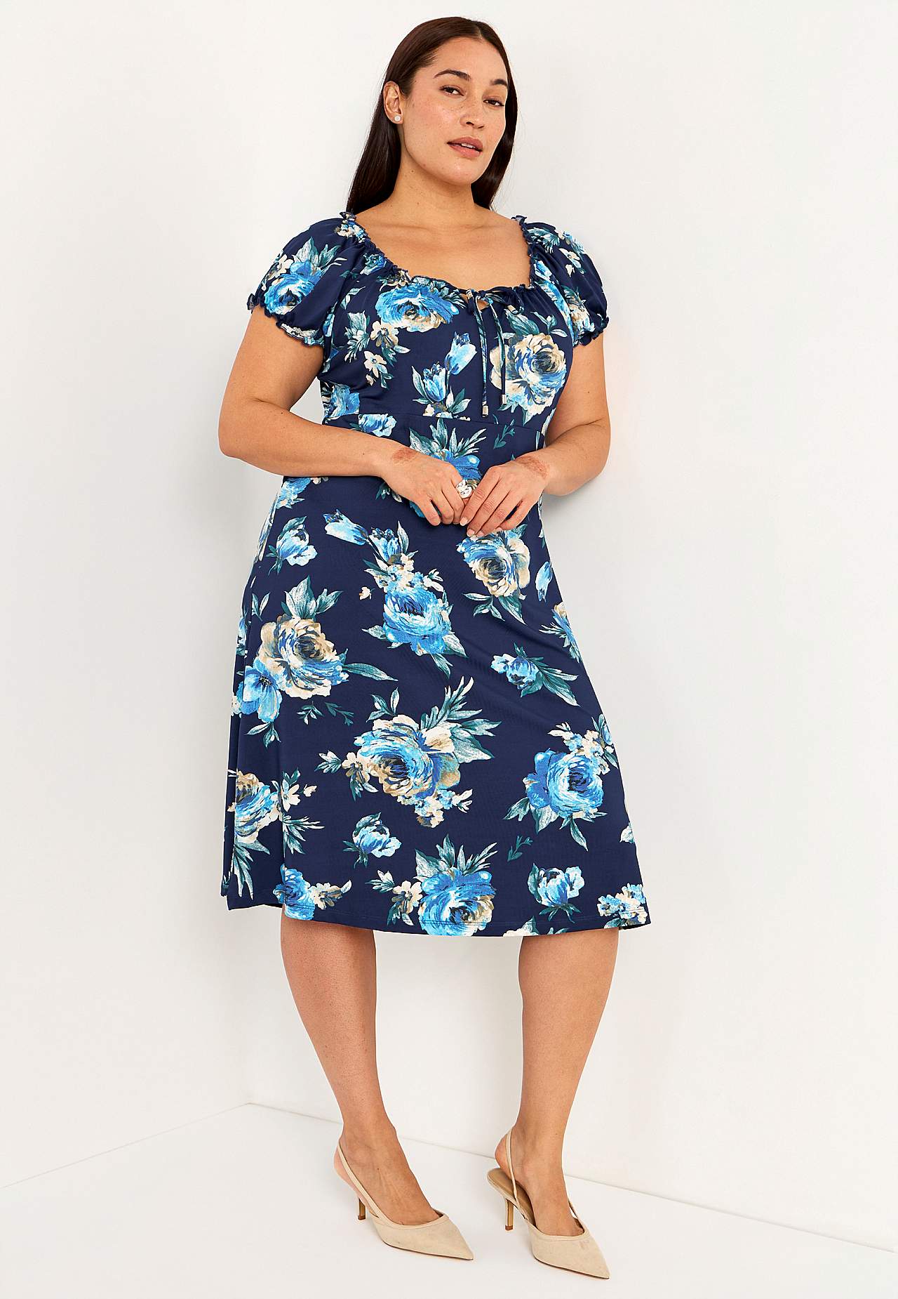 Mønstret off-shoulder-kjole