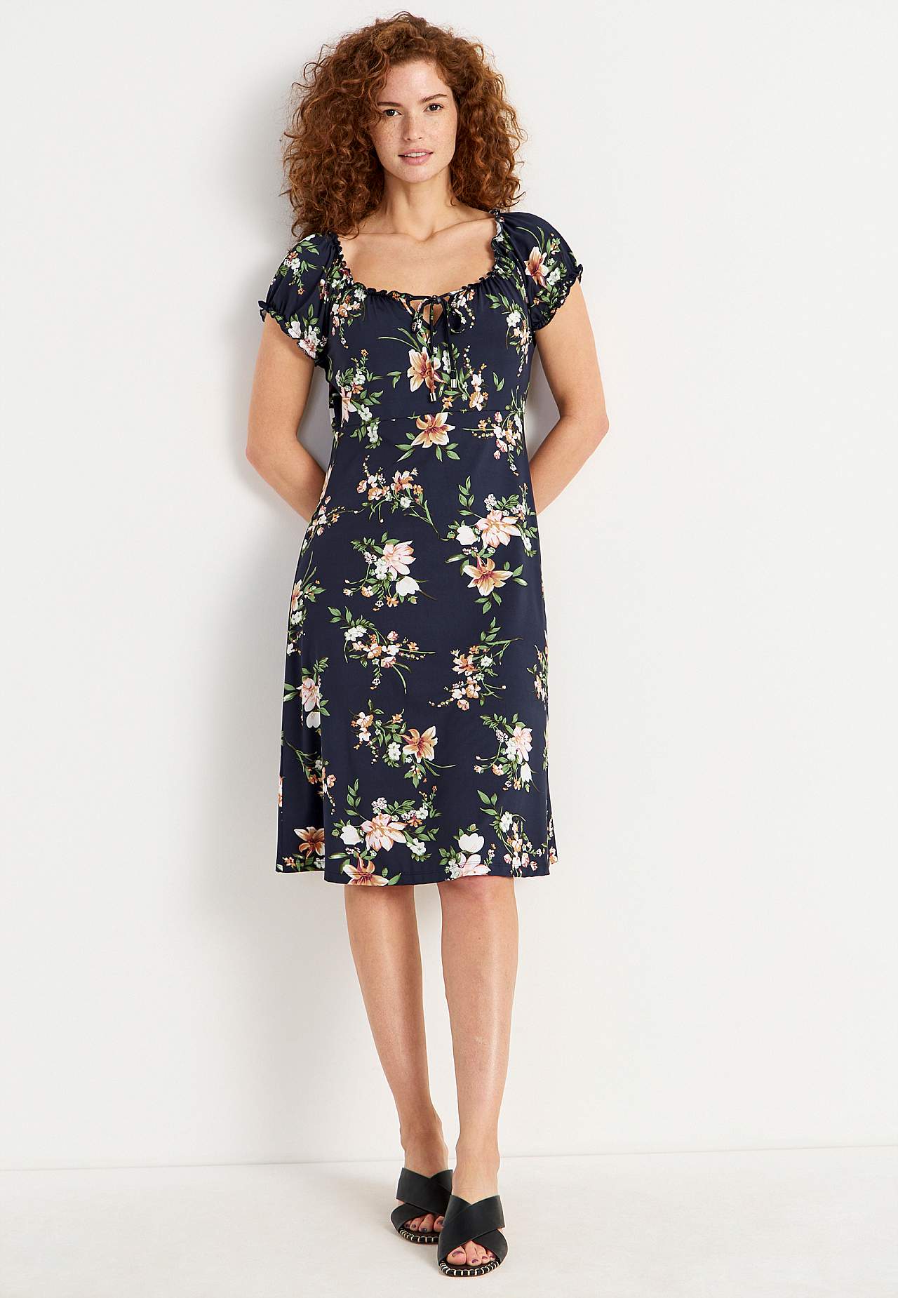 Mønstret off-shoulder-kjole