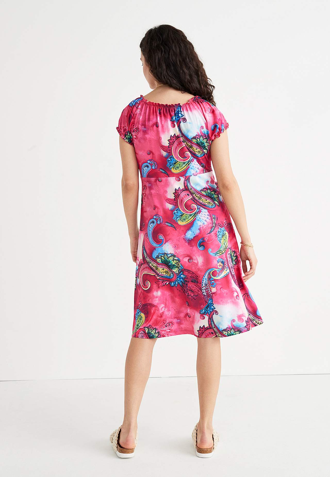 Mønstret off-shoulder-kjole
