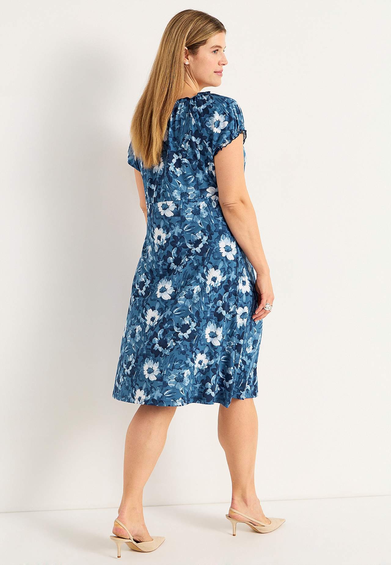 Mønstret off-shoulder-kjole