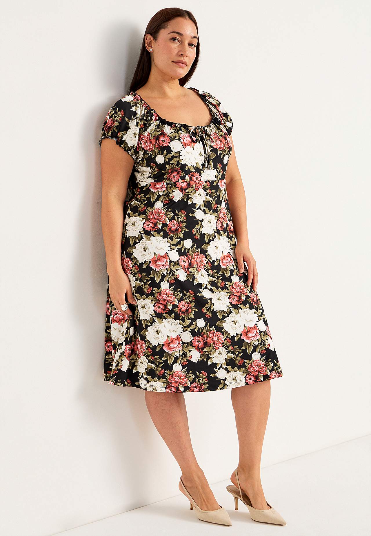 Mønstret off-shoulder-kjole
