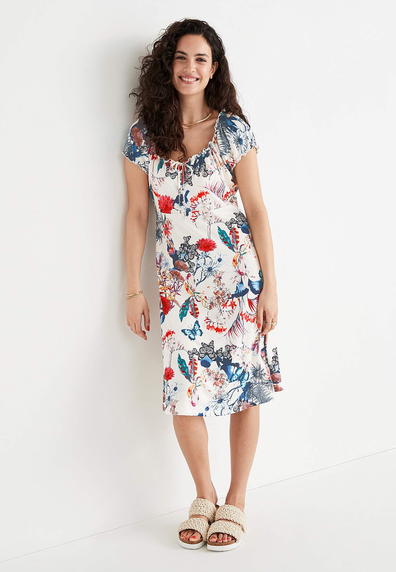 Mønstret off-shoulder-kjole