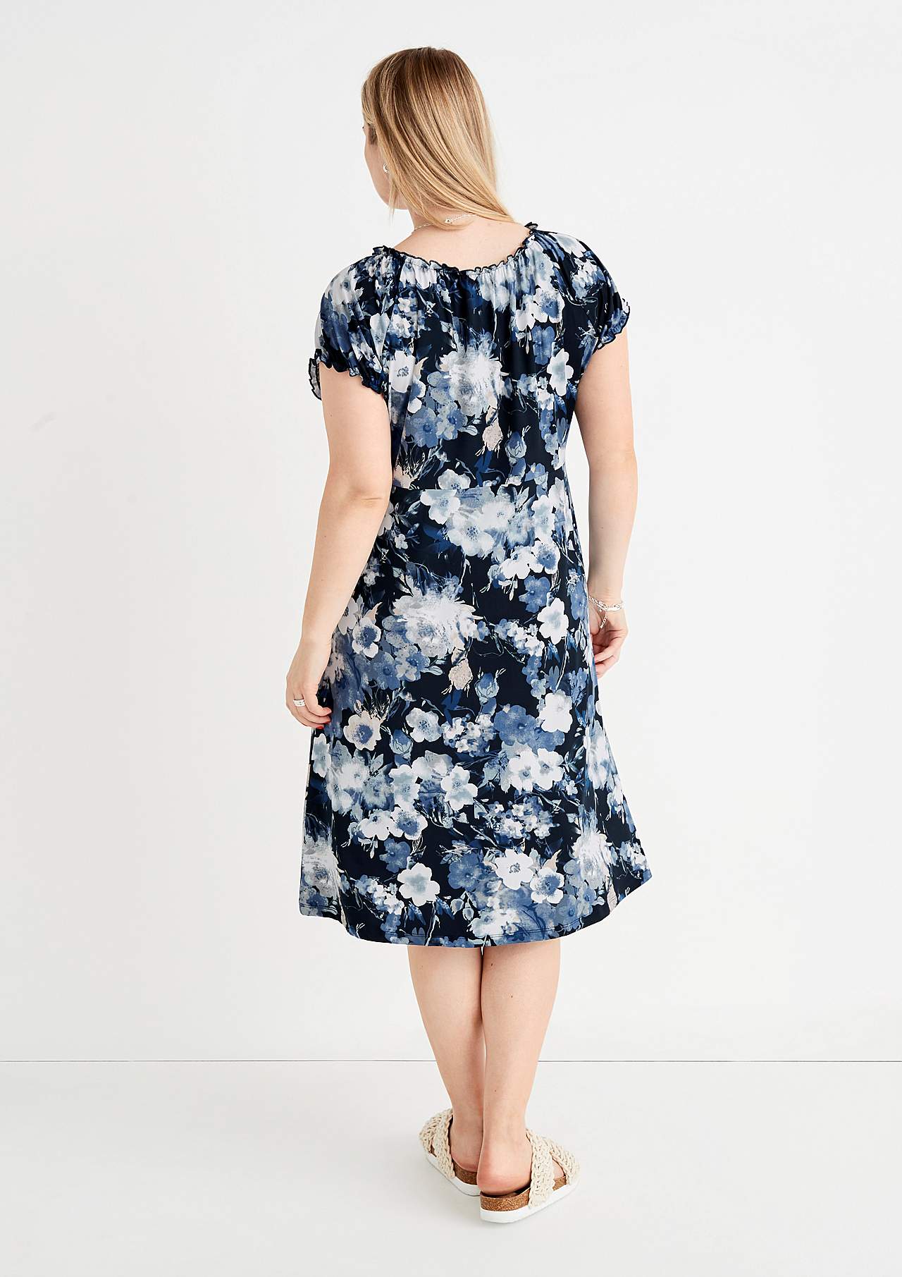 Mønstret off-shoulder-kjole