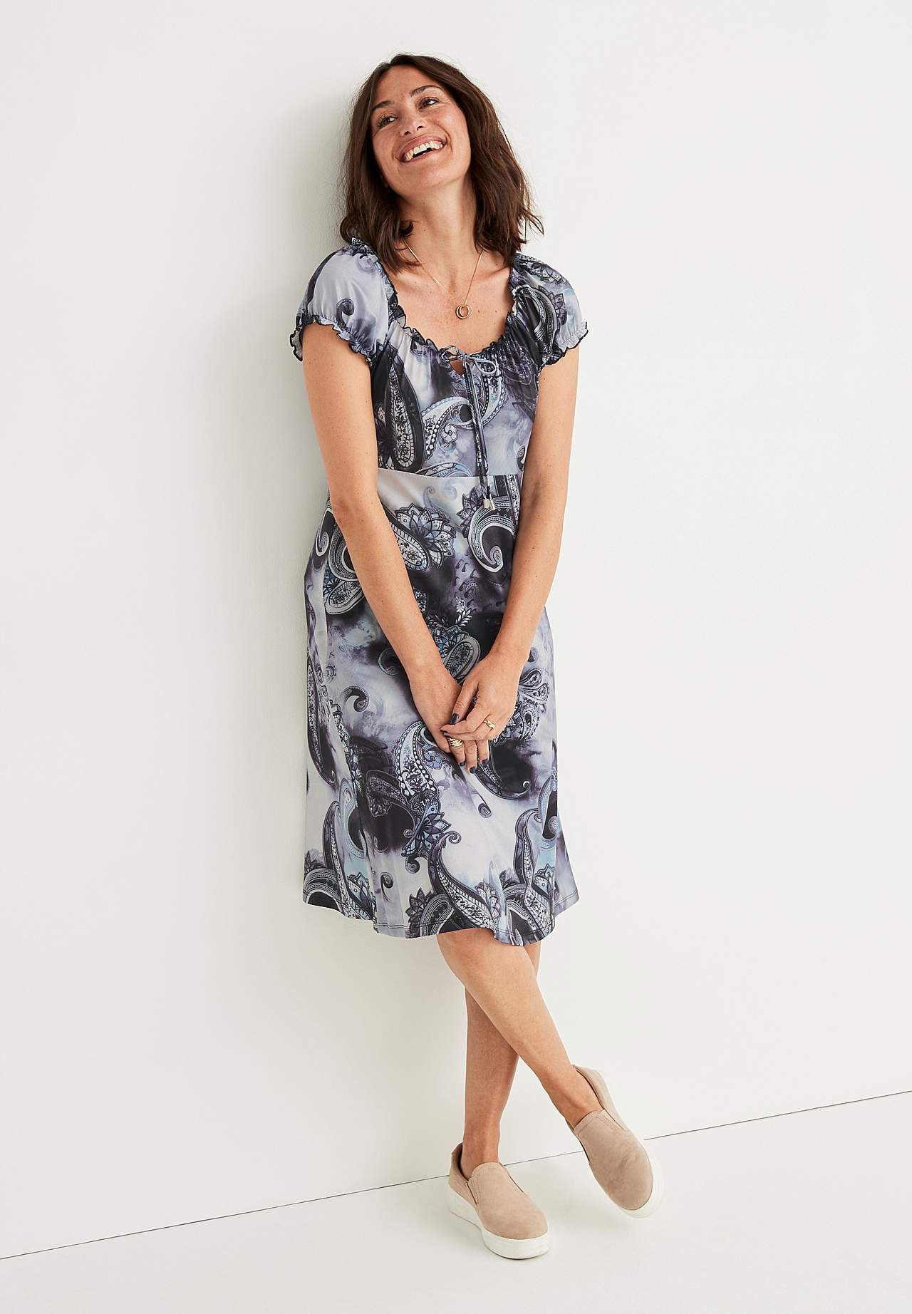 Mønstret off-shoulder-kjole