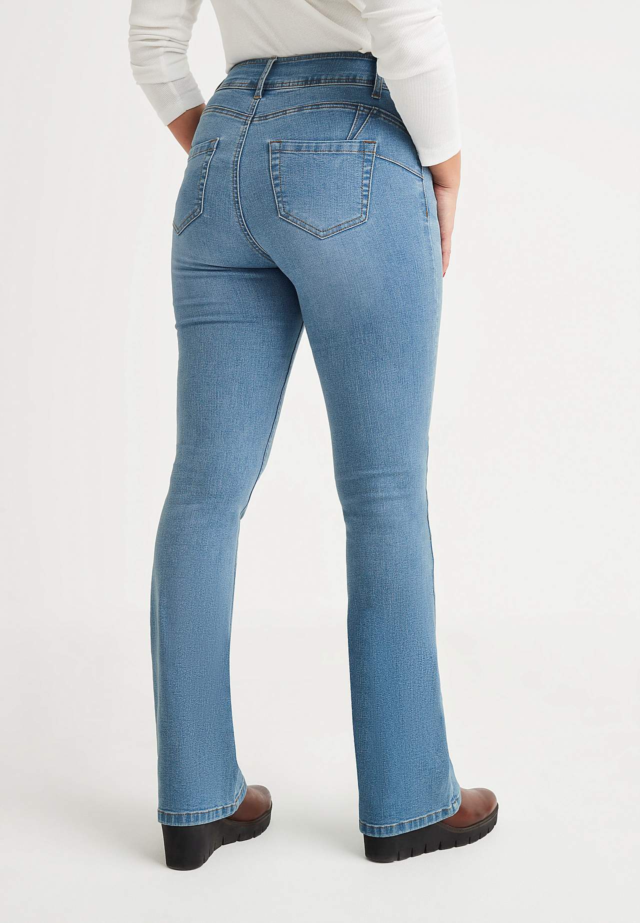 Shaping-jeans med bootcut og superstræk