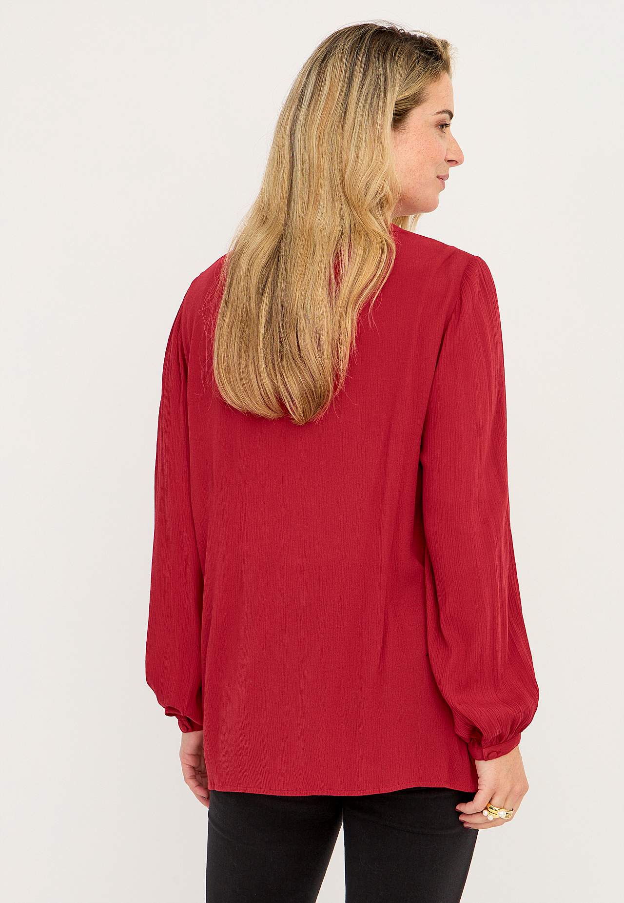 Kreppet bluse med knapper Greta