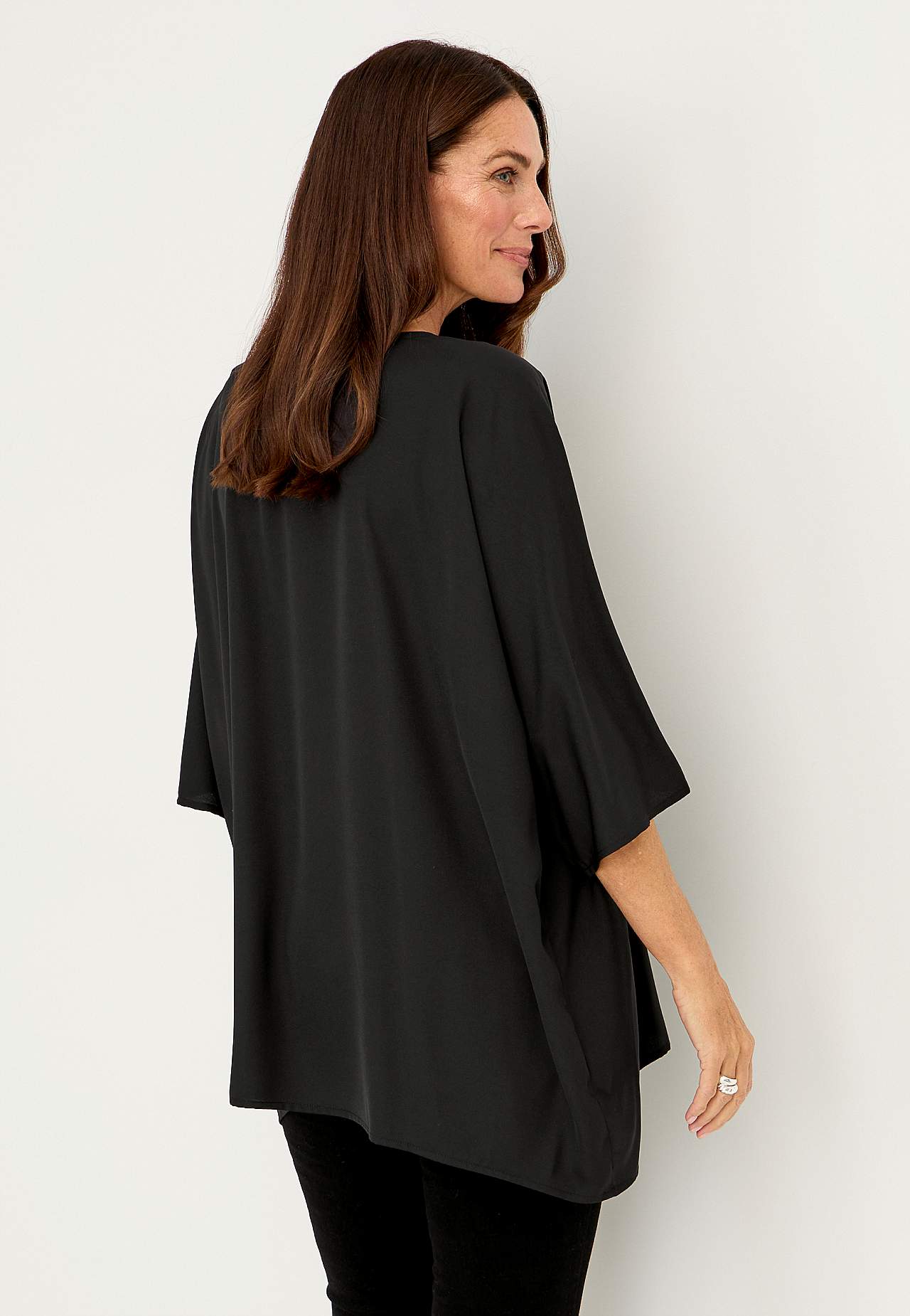 Festbluse med nittedetaljer