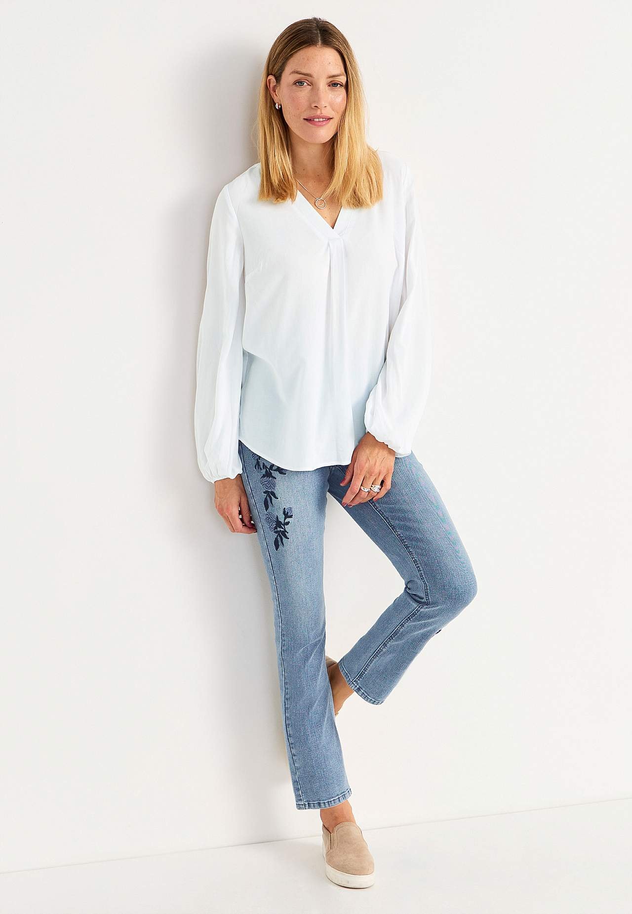 Ankeljeans med broderi