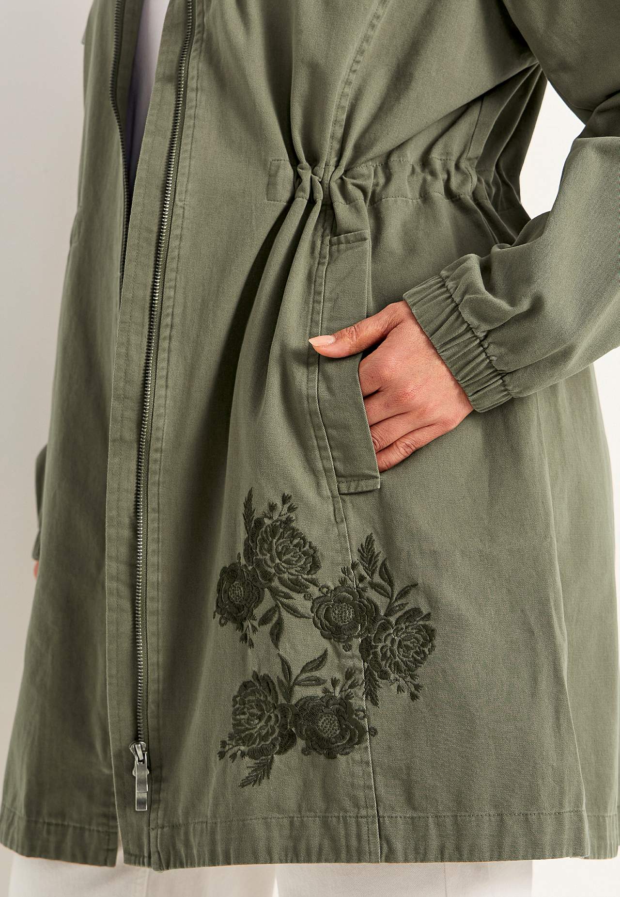 Parka med broderi