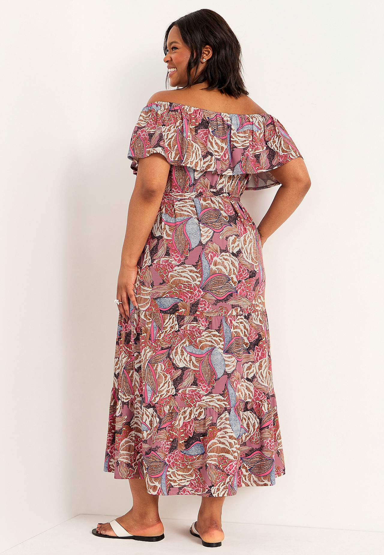 Mønstret off-shoulder-kjole