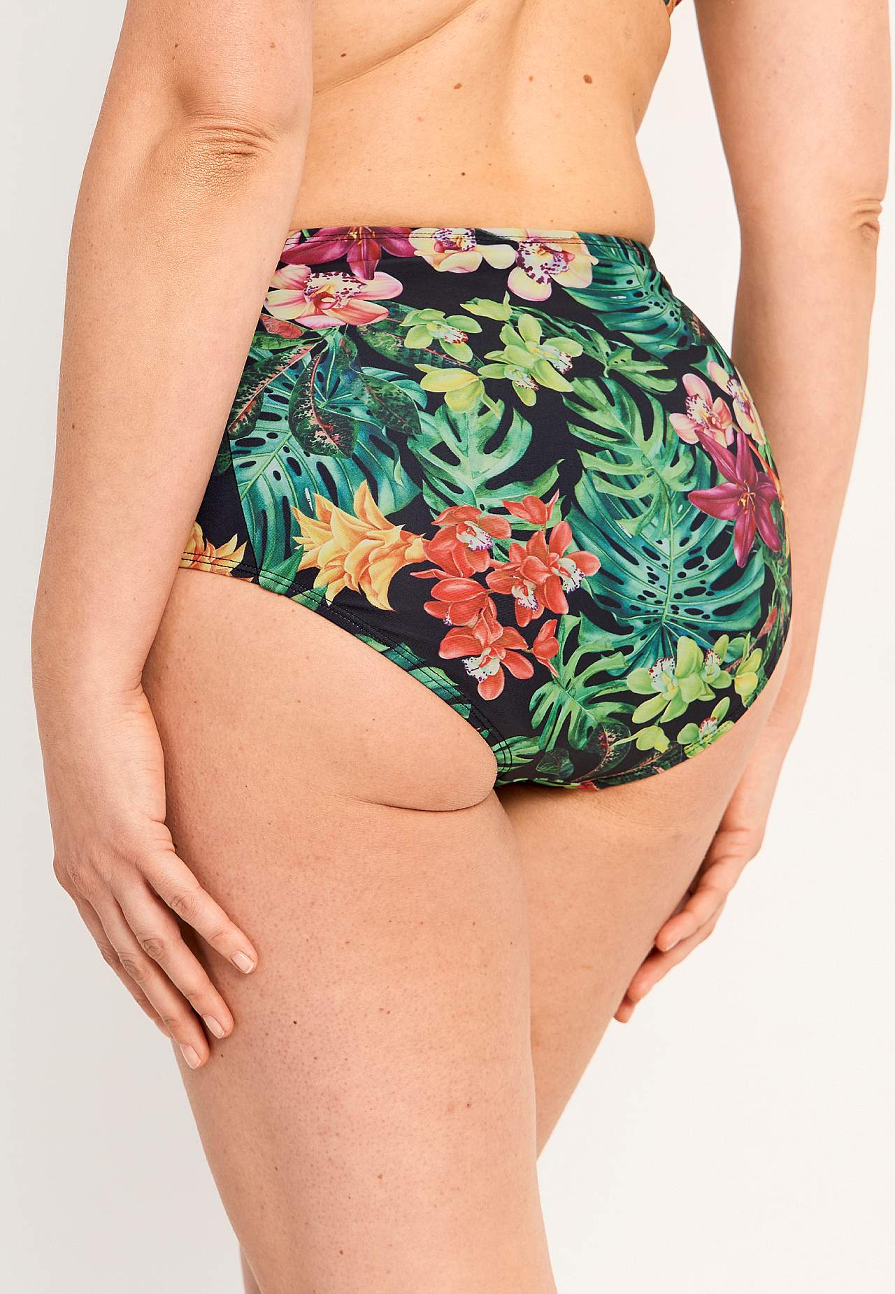 Bikiniunderdel med høj talje og et blomstermønster