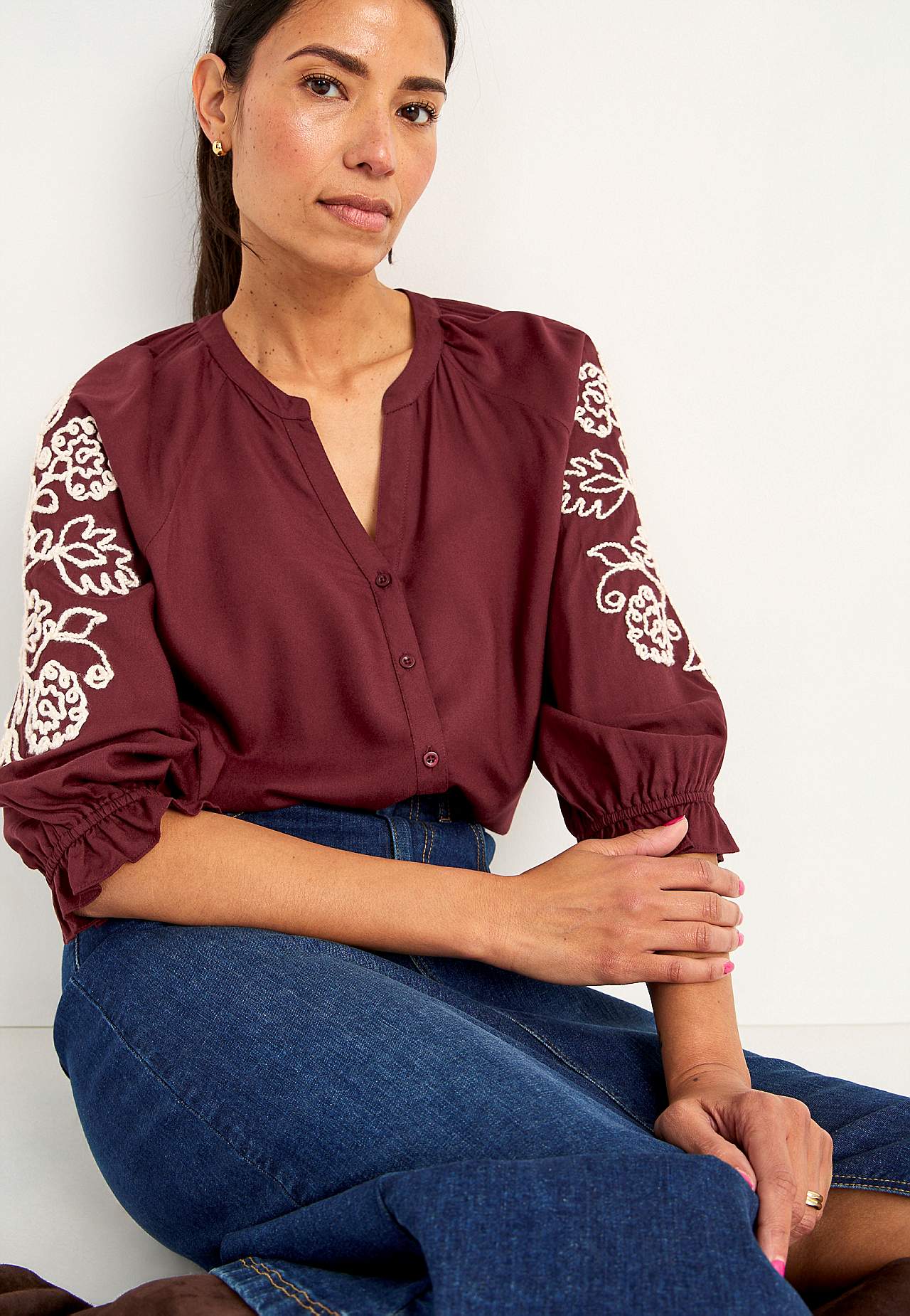 Bluse med broderi
