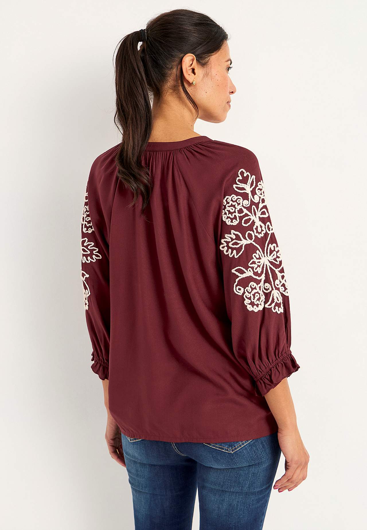 Bluse med broderi