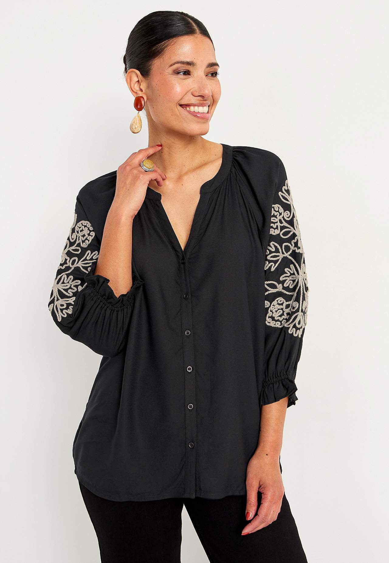 Bluse med broderi