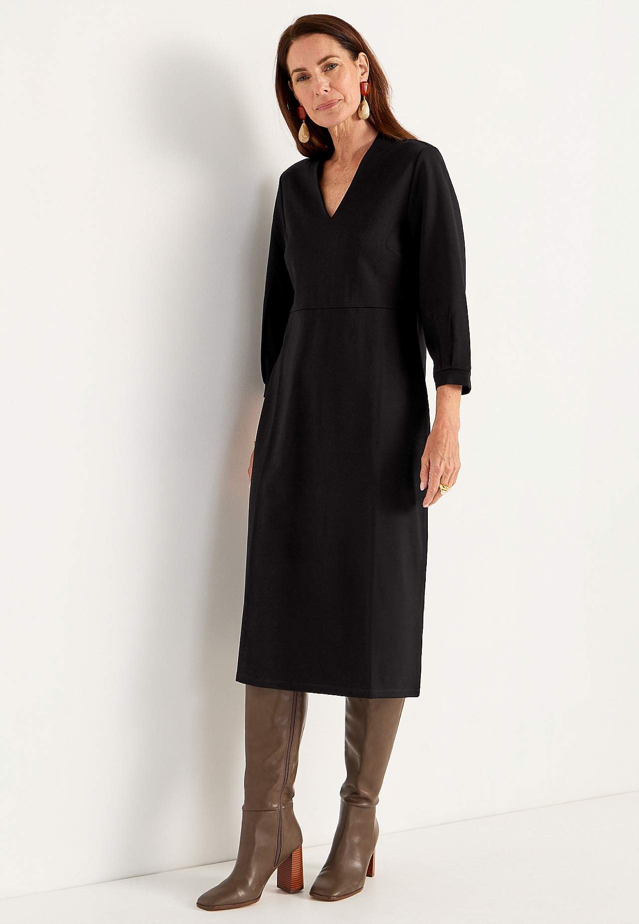 Elegant, v-udskåret jerseykjole