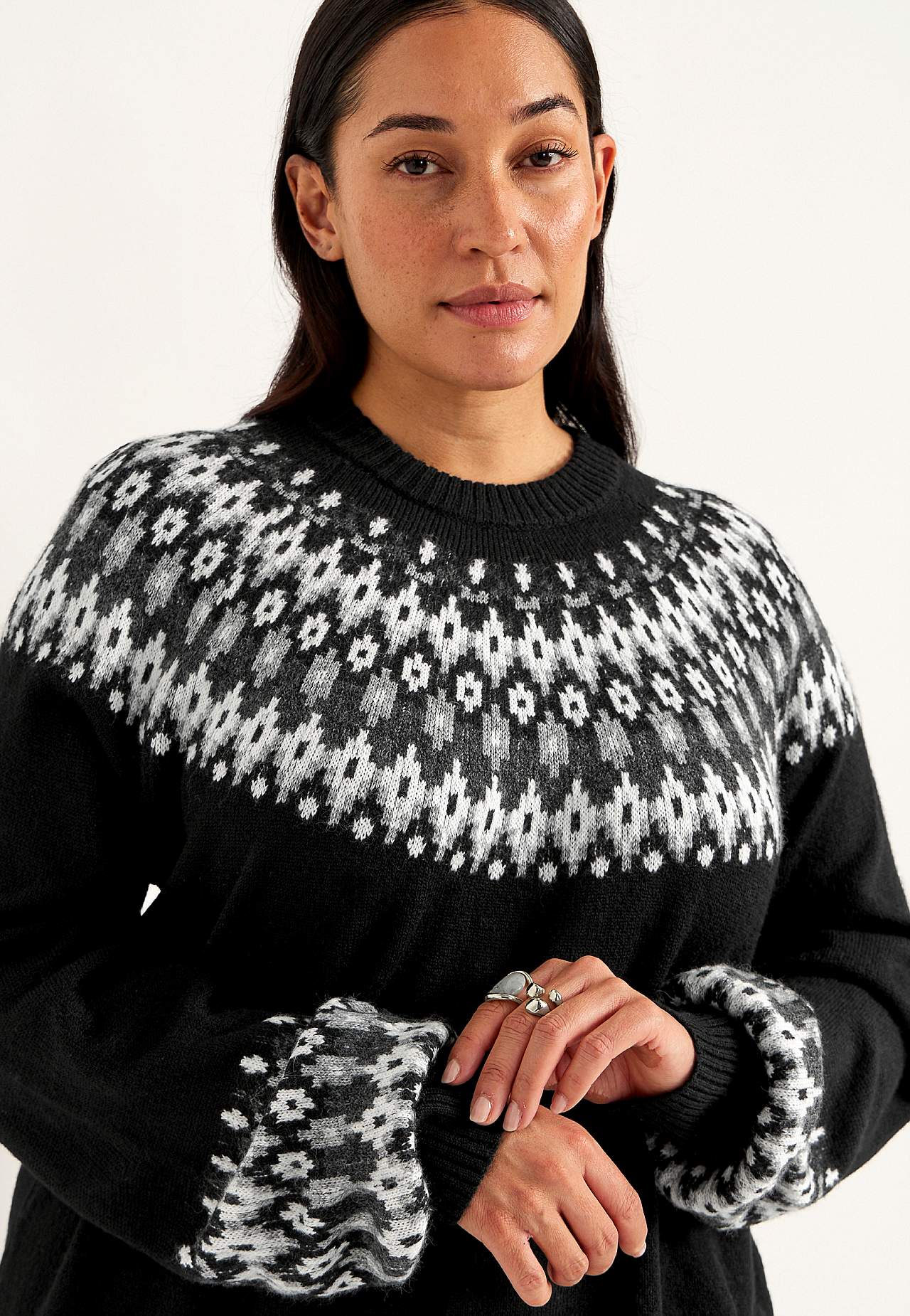 Strikket, jacquardmønstret trøje