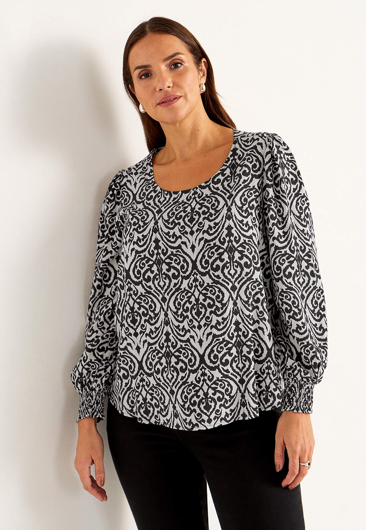 Bluse med smock ved manchetterne