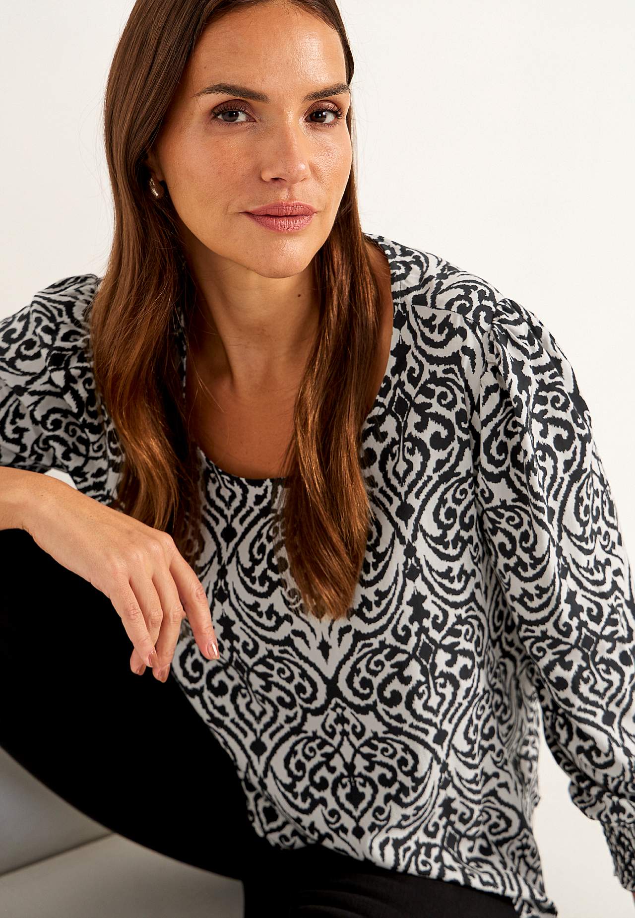 Bluse med smock ved manchetterne